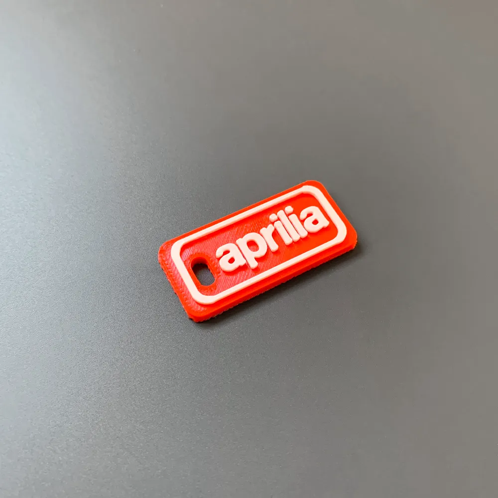 Móc khóa thương hiệu Aprilia in 3D với thiết kế đơn giản