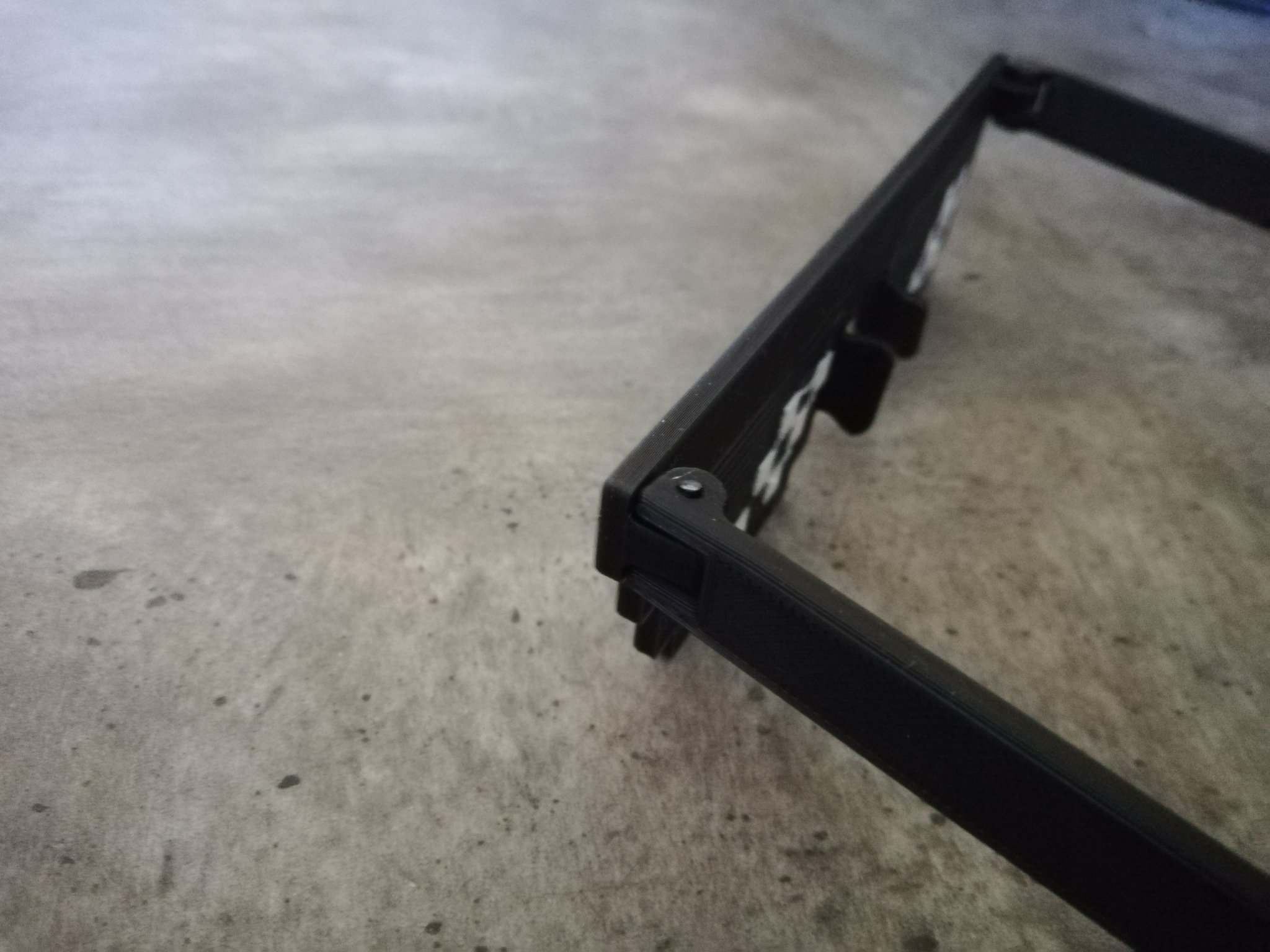 Kính mắt "Cuộc sống khó khăn" với phần đệm mũi dễ in