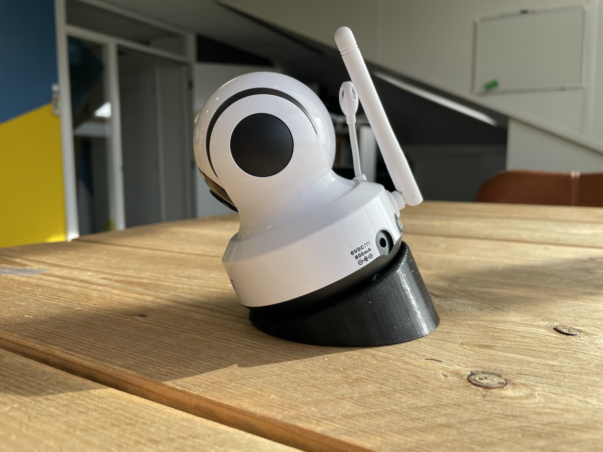 Giá đỡ camera Luvion với góc nghiêng 25 độ