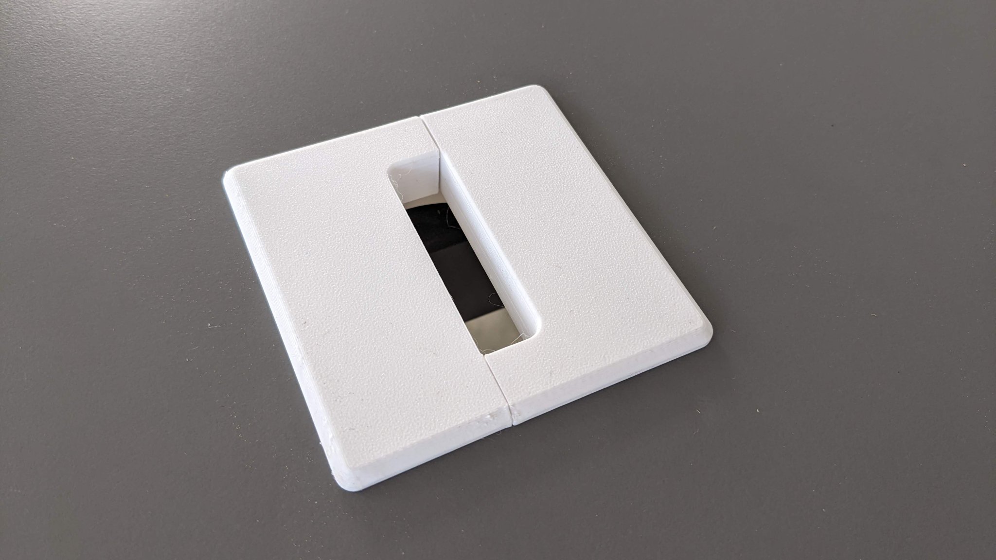 Nắp chui cáp cho bàn làm việc văn phòng