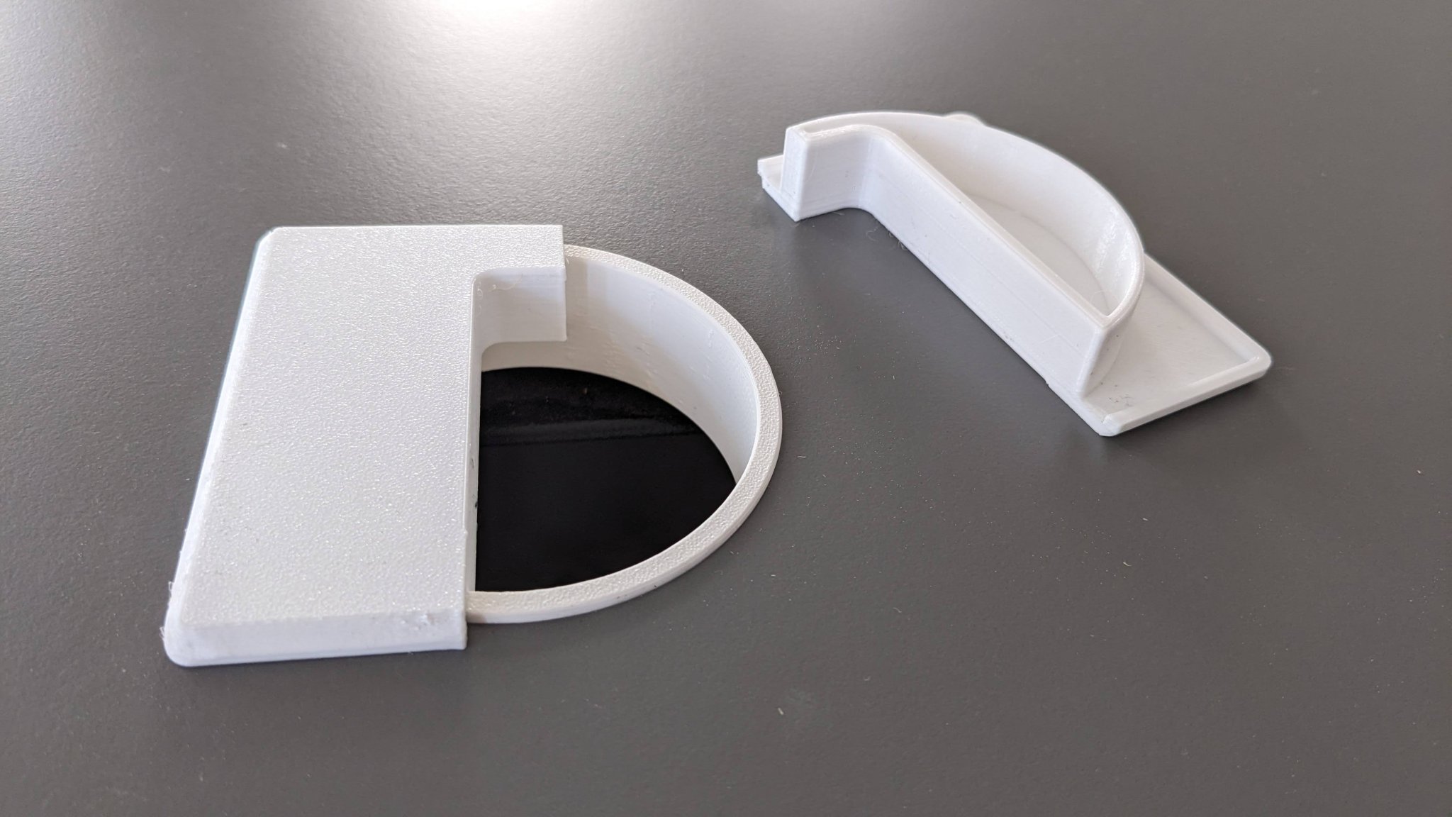 Nắp chui cáp cho bàn làm việc văn phòng