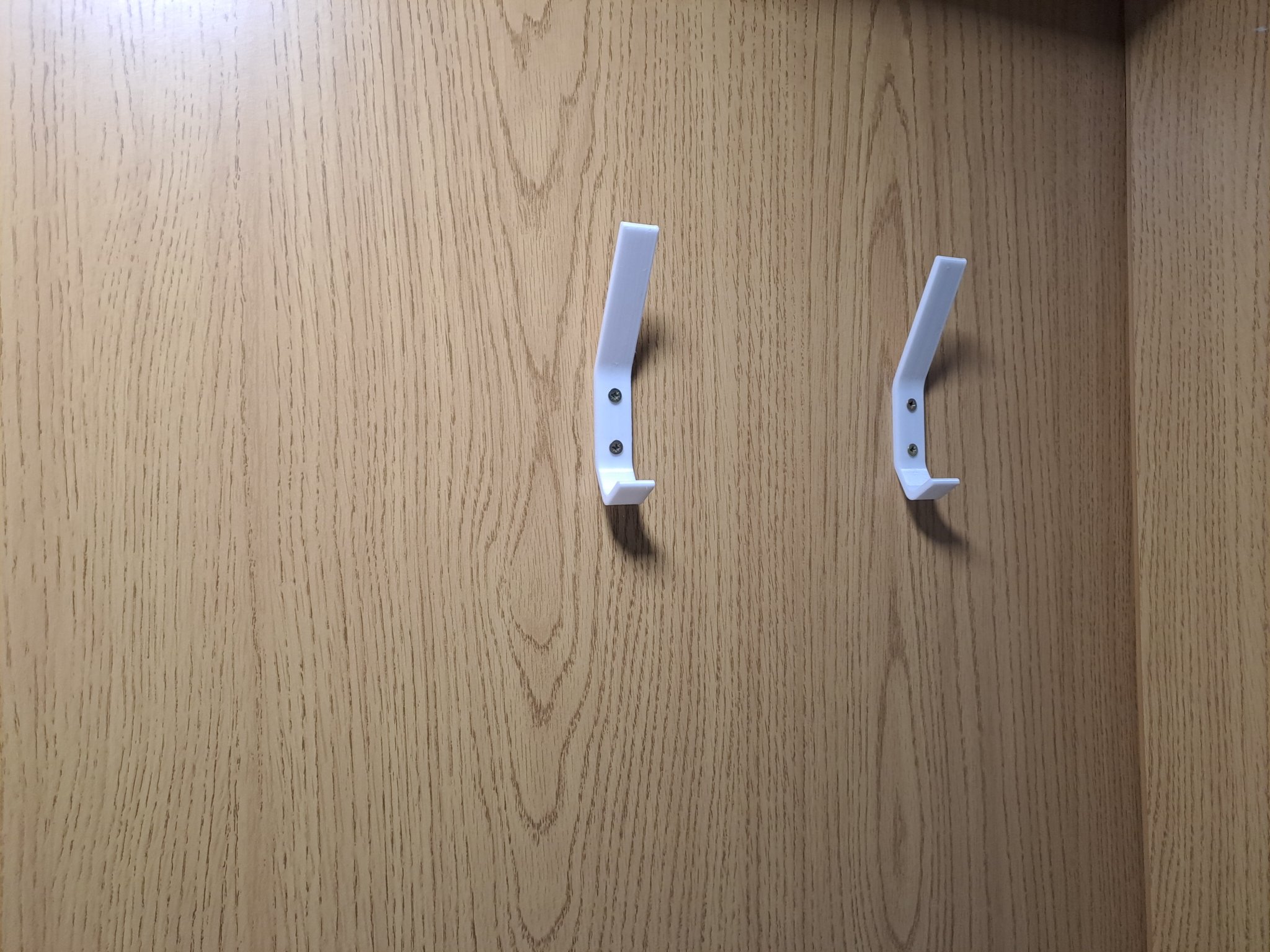 Móc treo quần áo đơn giản và chắc chắn