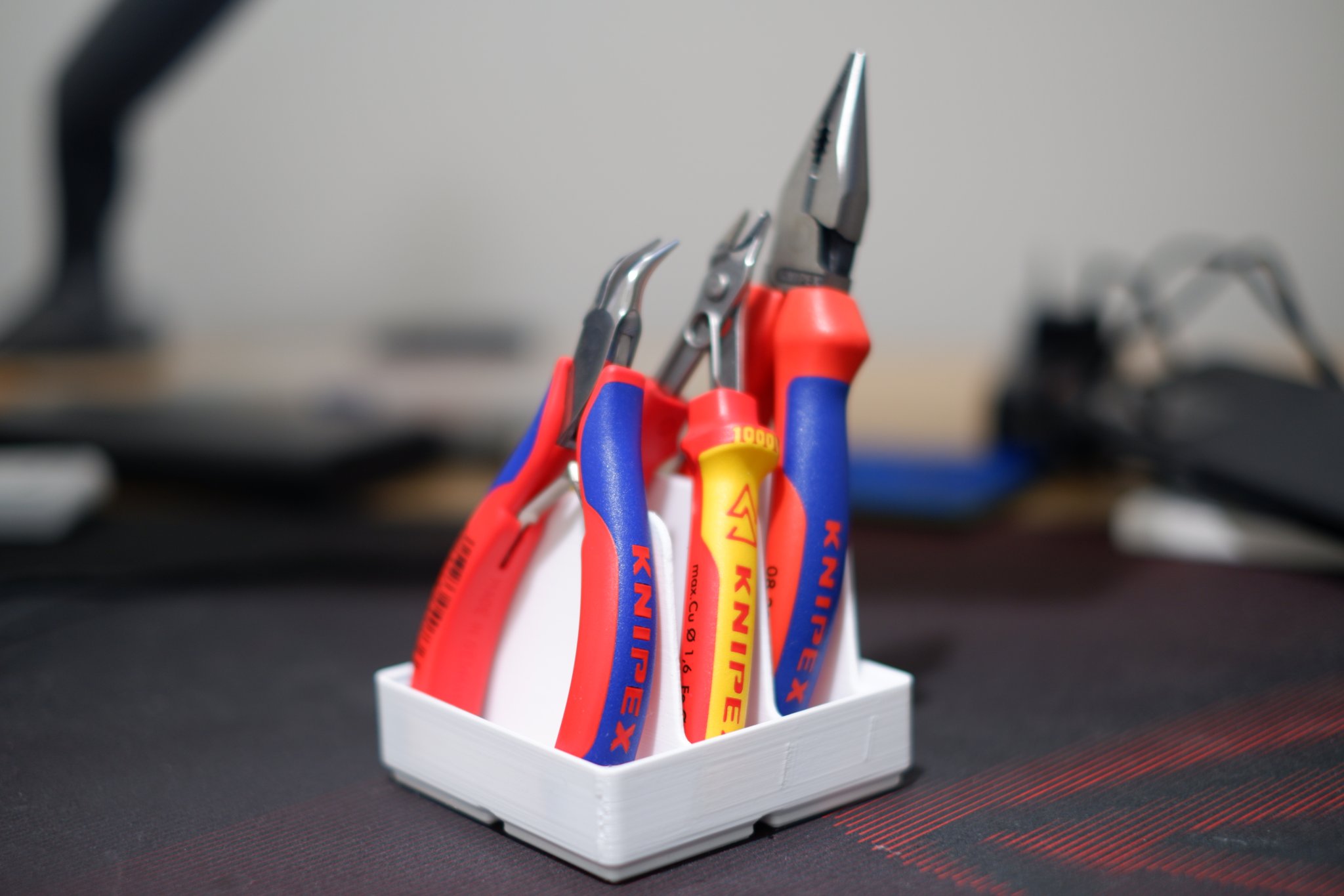 Giá đỡ mini nipper Gridfinity 2x2 tự chứa