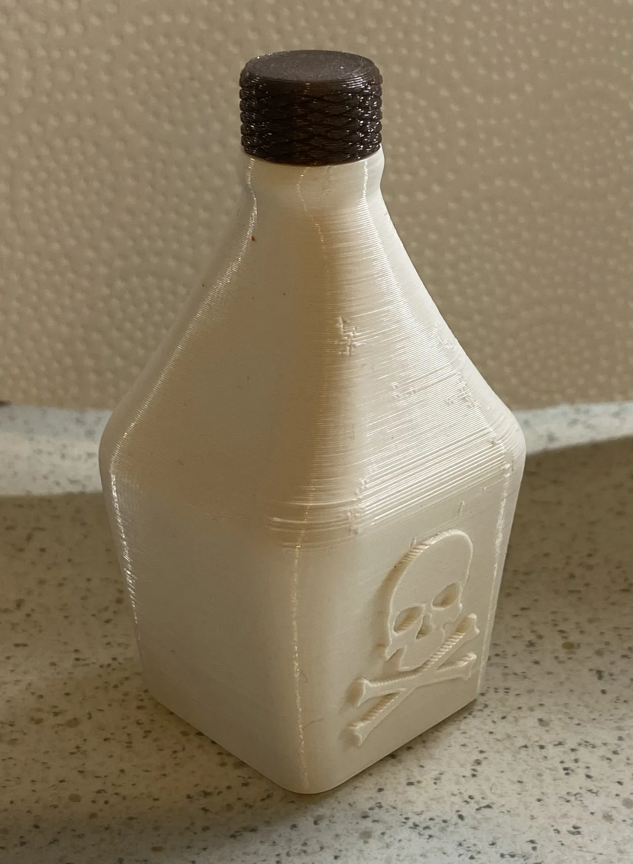 Bình độc dược nhỏ có nắp đậy