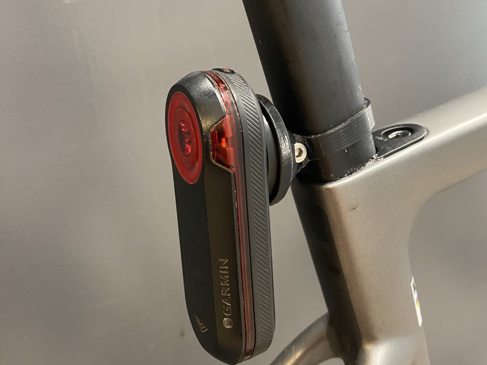 Giá đỡ Garmin Varia tùy chỉnh cho xe đạp ENVE Melee