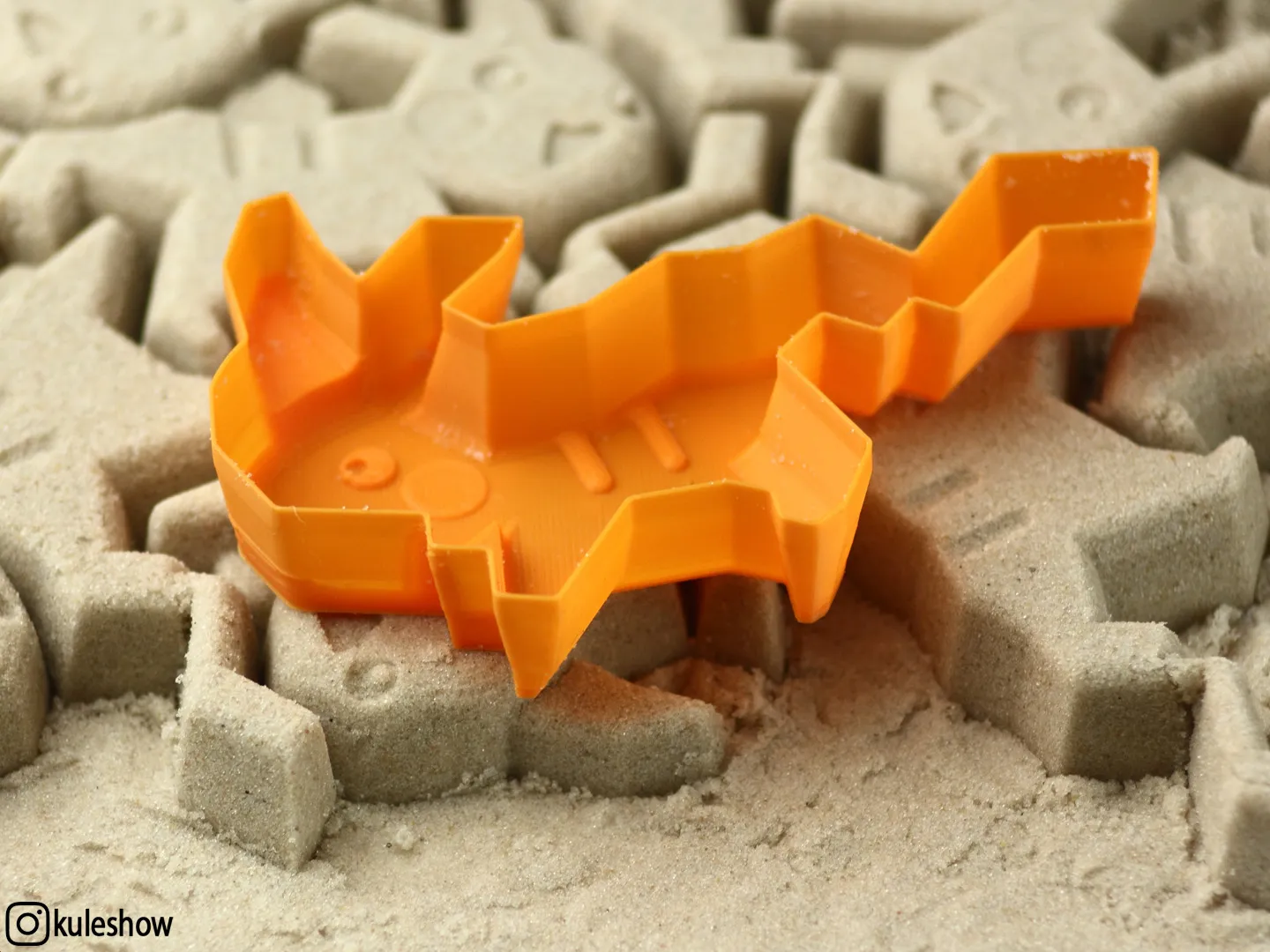 Khuôn cát Pikachu ghép hình độc đáo