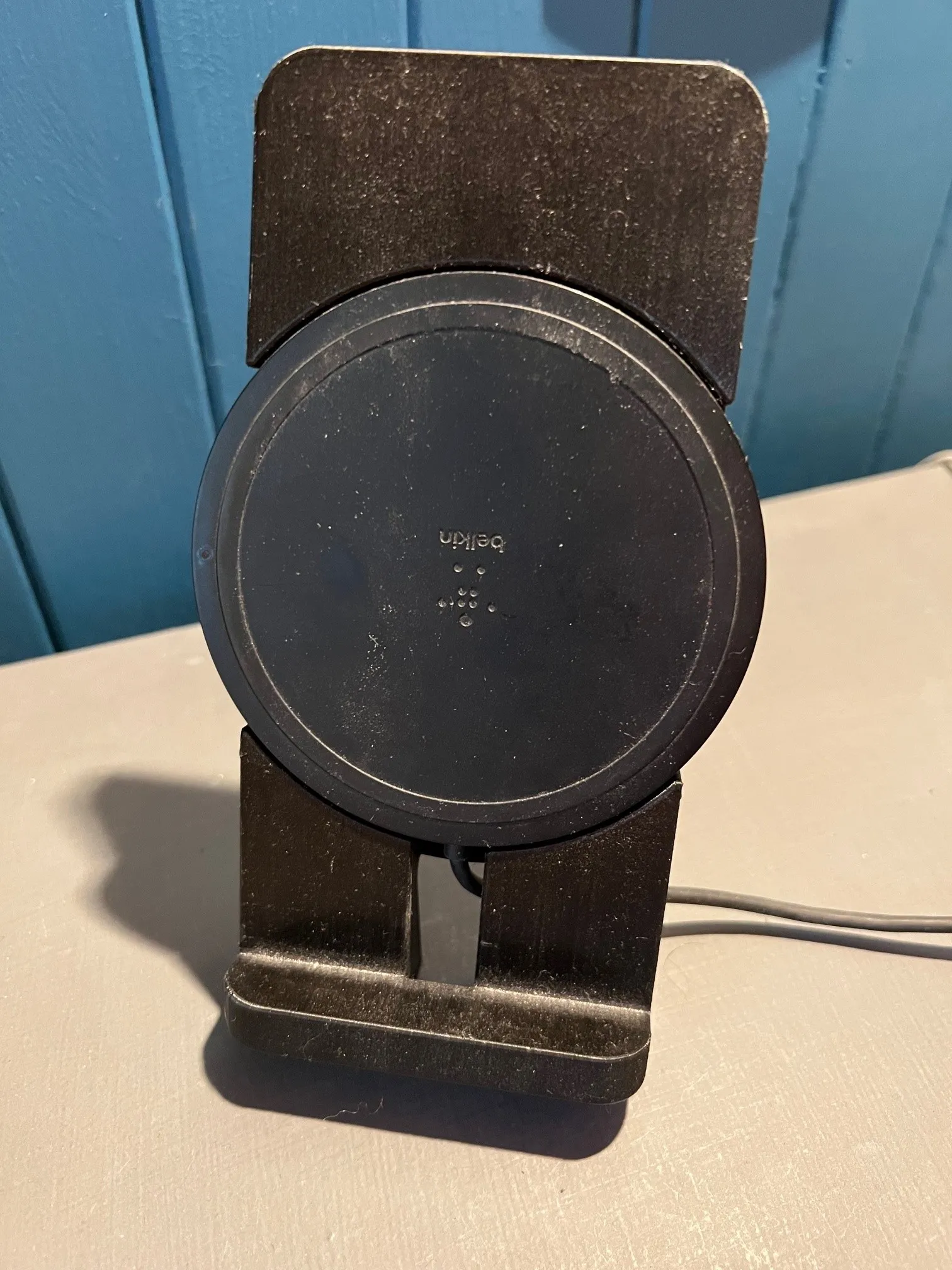 Bộ sạc không dây Belkin với đế cảm ứng