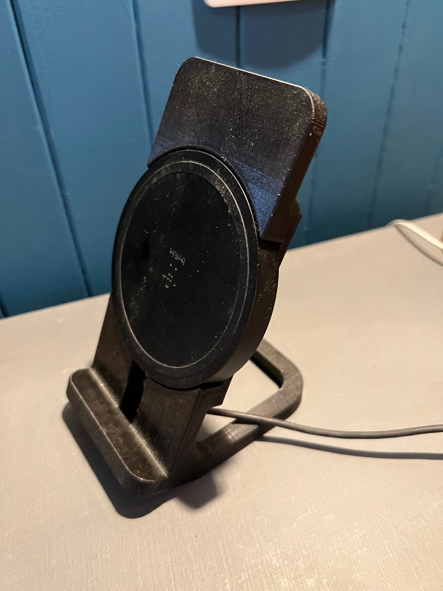 Bộ sạc không dây Belkin với đế cảm ứng