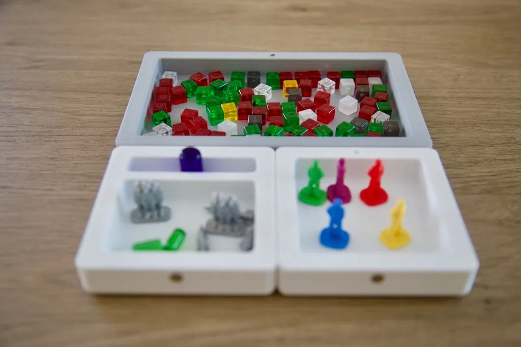 Hệ thống gạch mô-đun tổ chức token trò chơi bàn