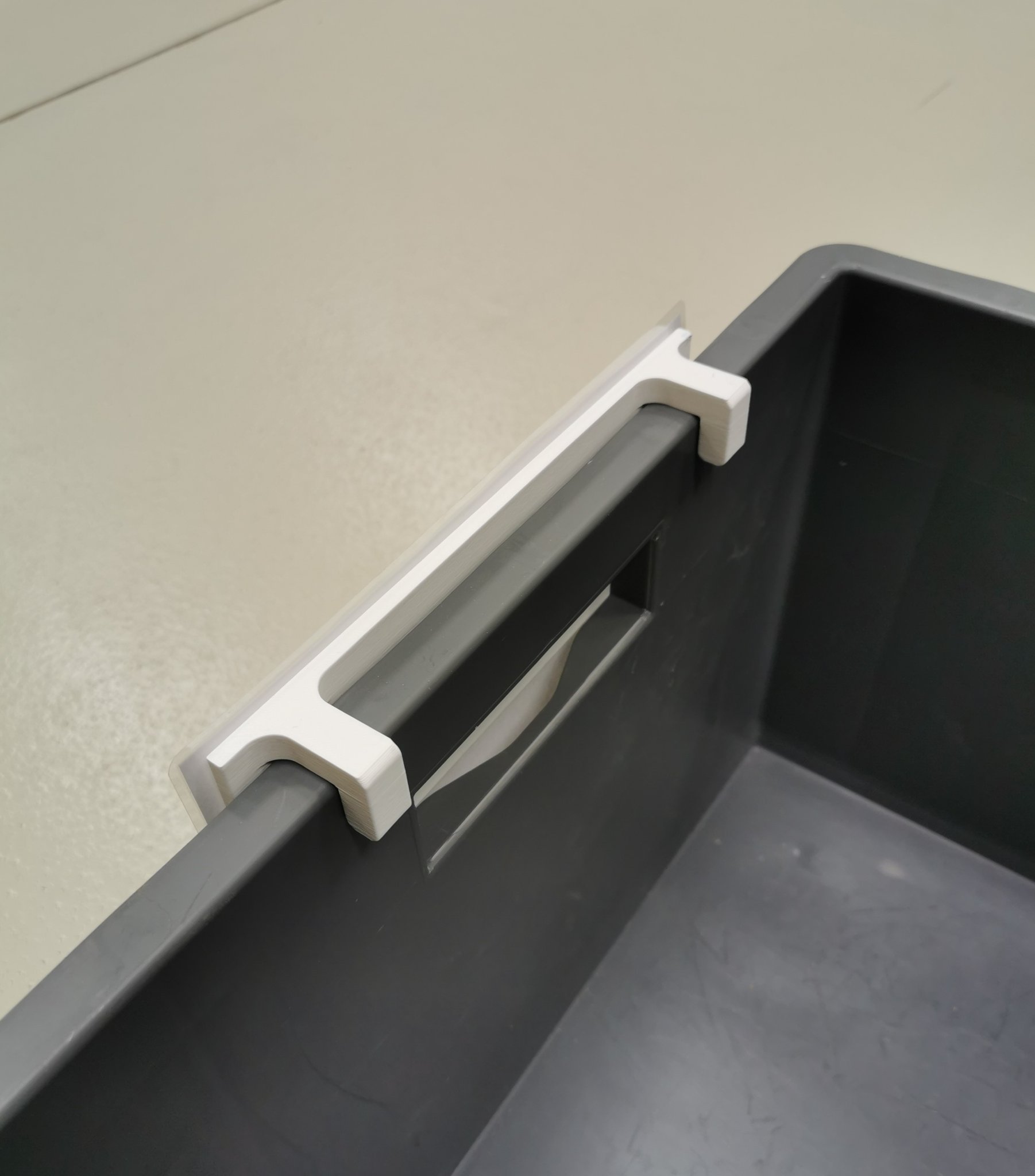 Giá đỡ nhãn cho thùng E2 và E3