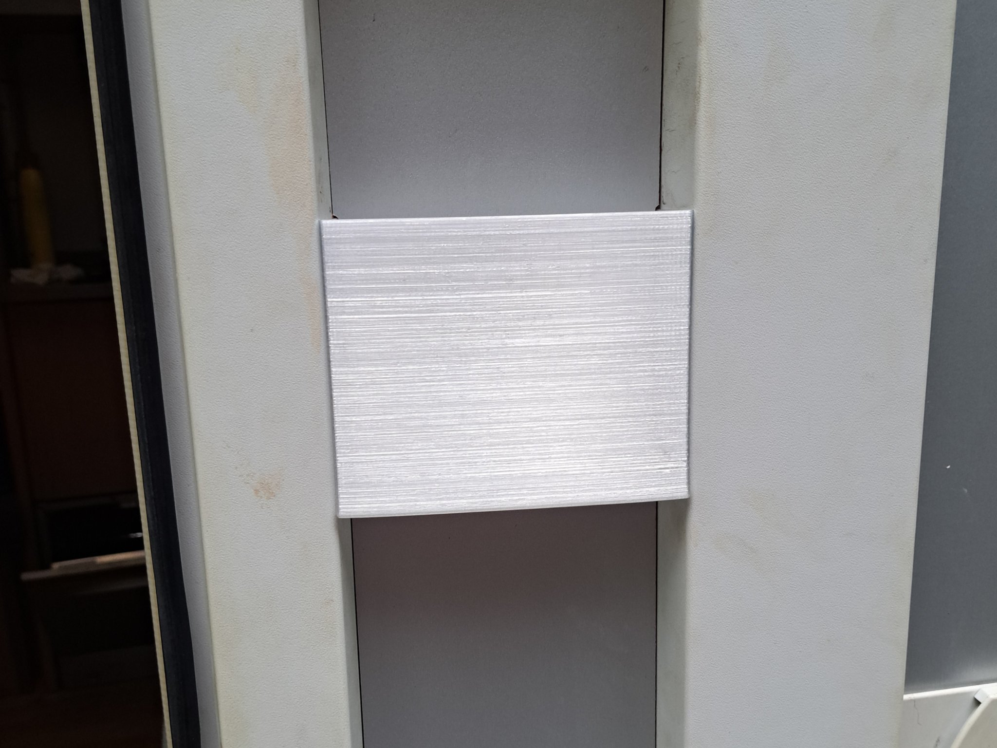 Thay thế giá đỡ cửa cho xe caravan Südwind Knaus