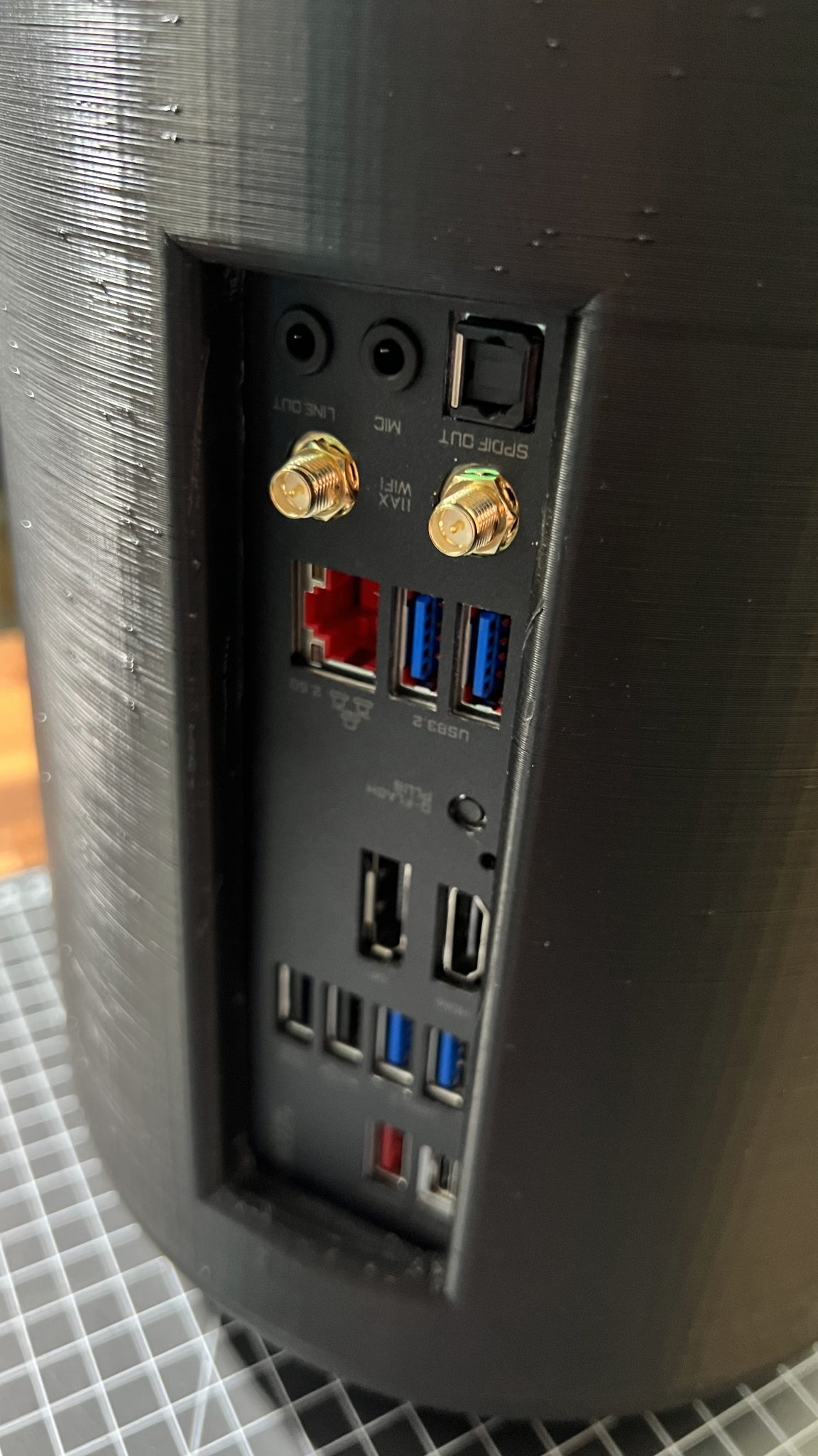 Vỏ máy tính Mini-ITX SOPTUNNA in 3D hoàn toàn bởi Crosslink