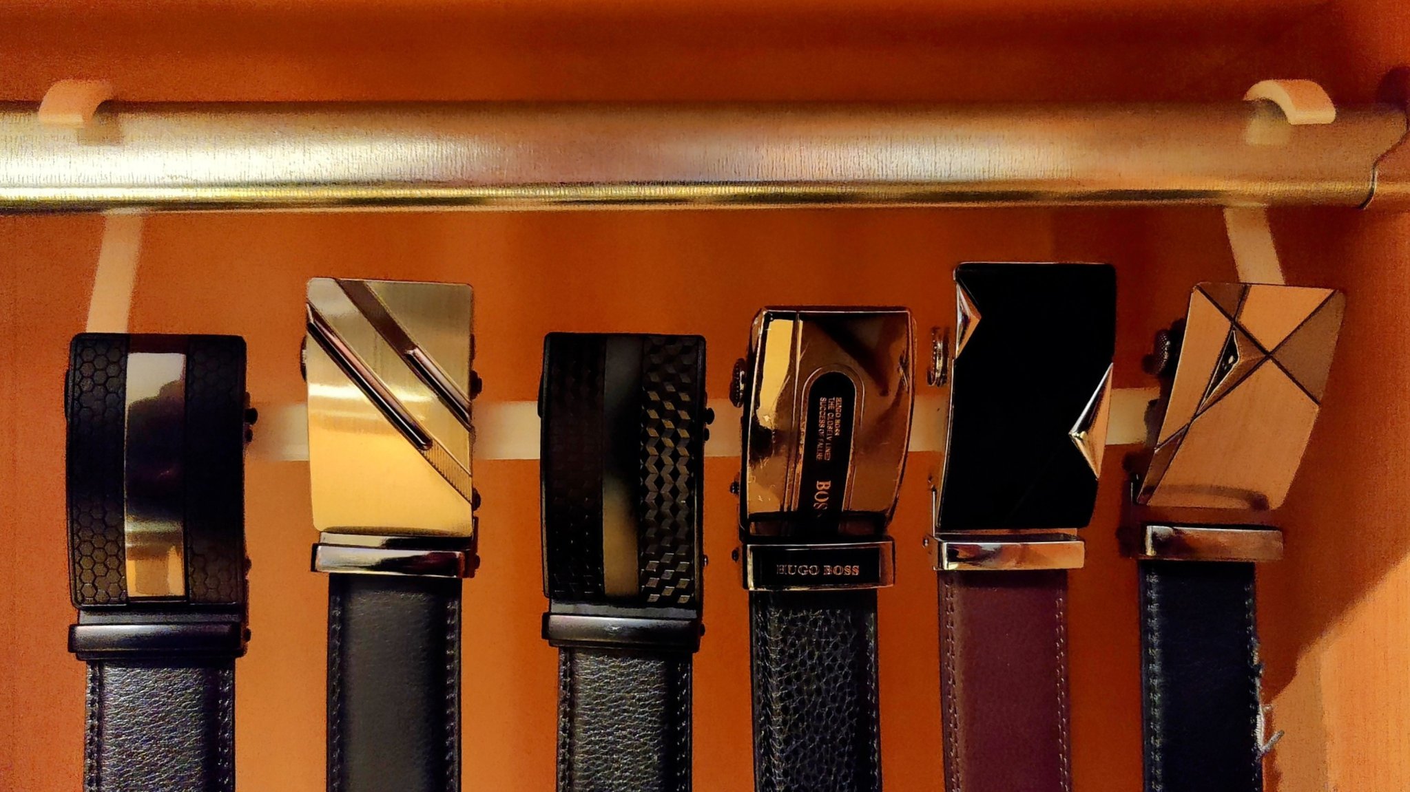 Giá đỡ dây đai tự động cho tủ quần áo