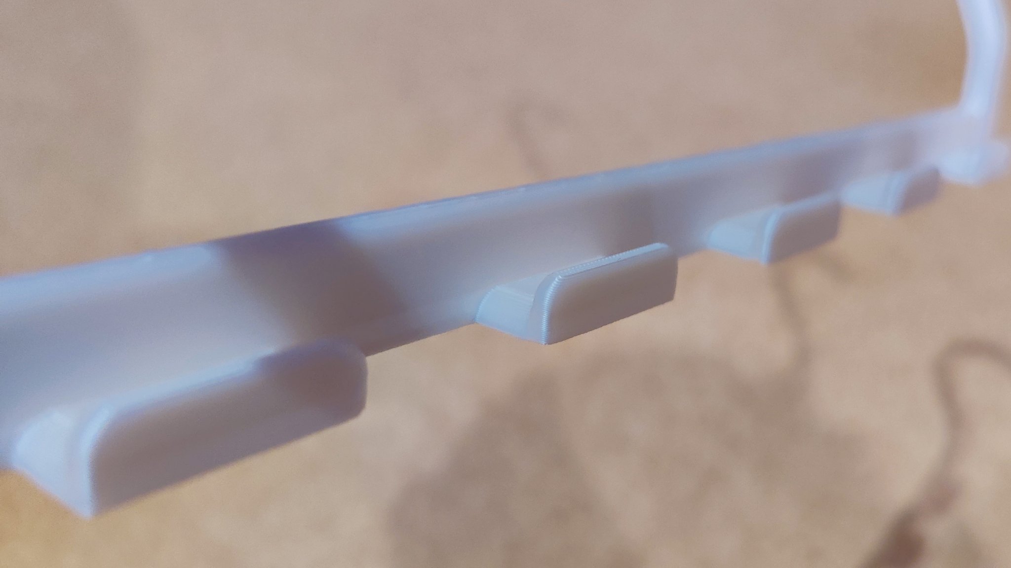 Giá đỡ dây đai tự động cho tủ quần áo