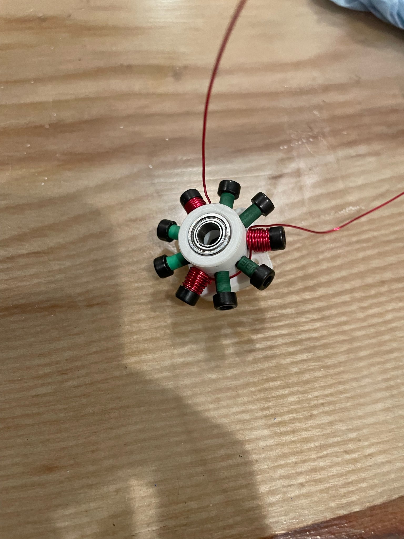 Động cơ BLDC không chổi than cấu trúc Outrunner 9 khe 12 cực