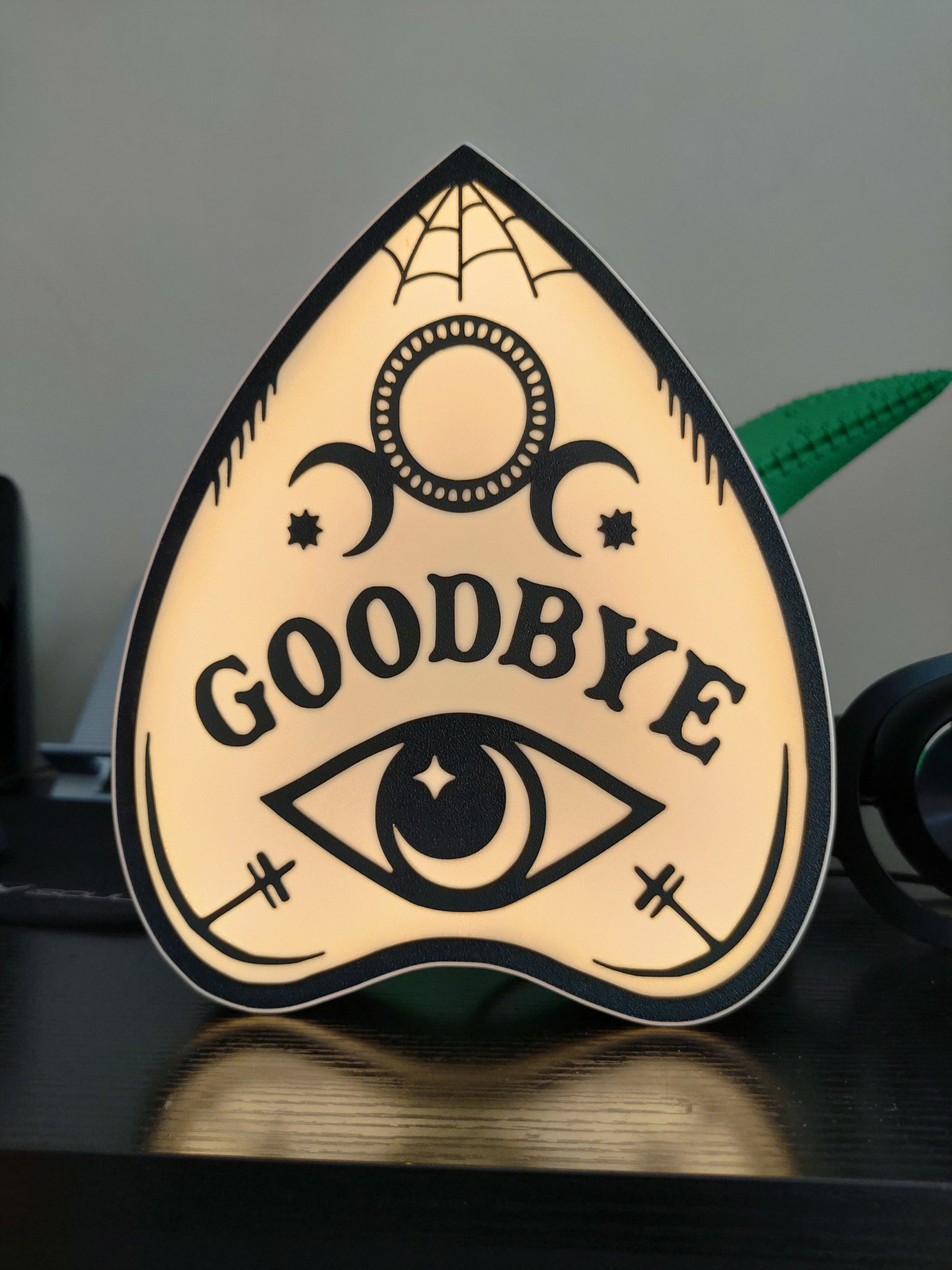 Hộp đèn lấy cảm hứng từ bảng Ouija cho trang trí Halloween
