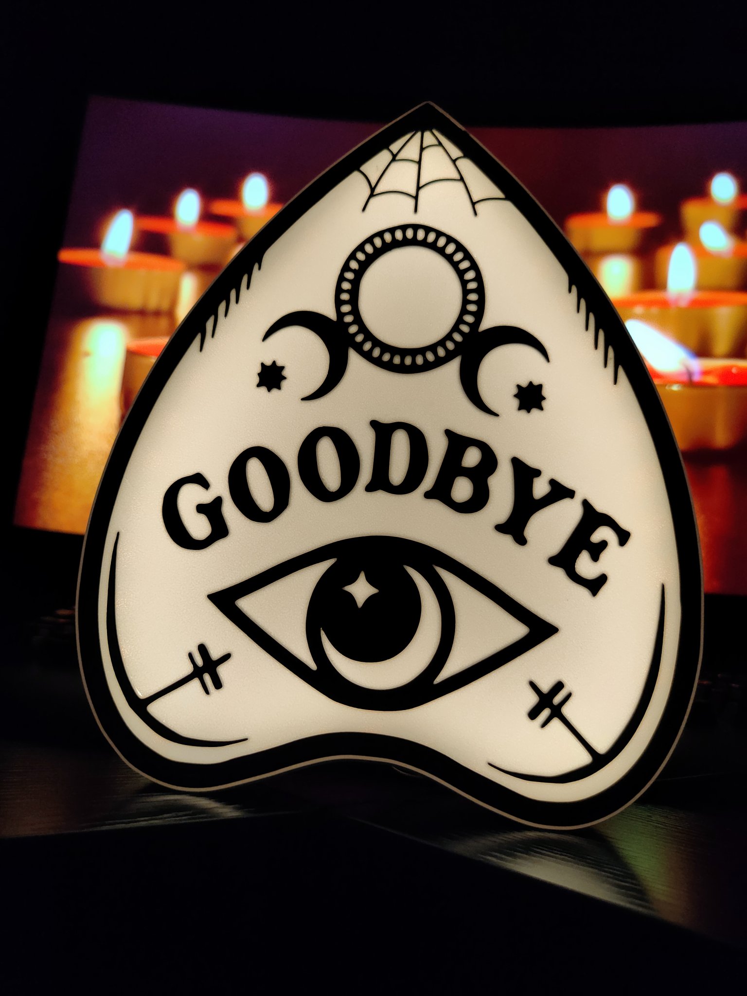 Hộp đèn lấy cảm hứng từ bảng Ouija cho trang trí Halloween