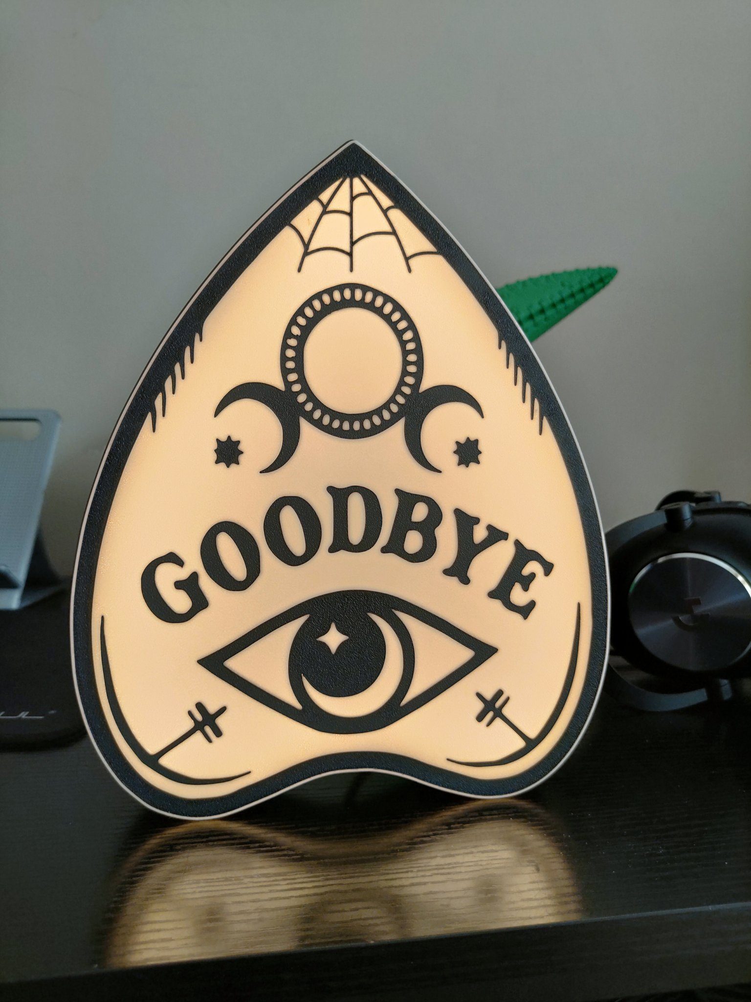 Hộp đèn lấy cảm hứng từ bảng Ouija cho trang trí Halloween