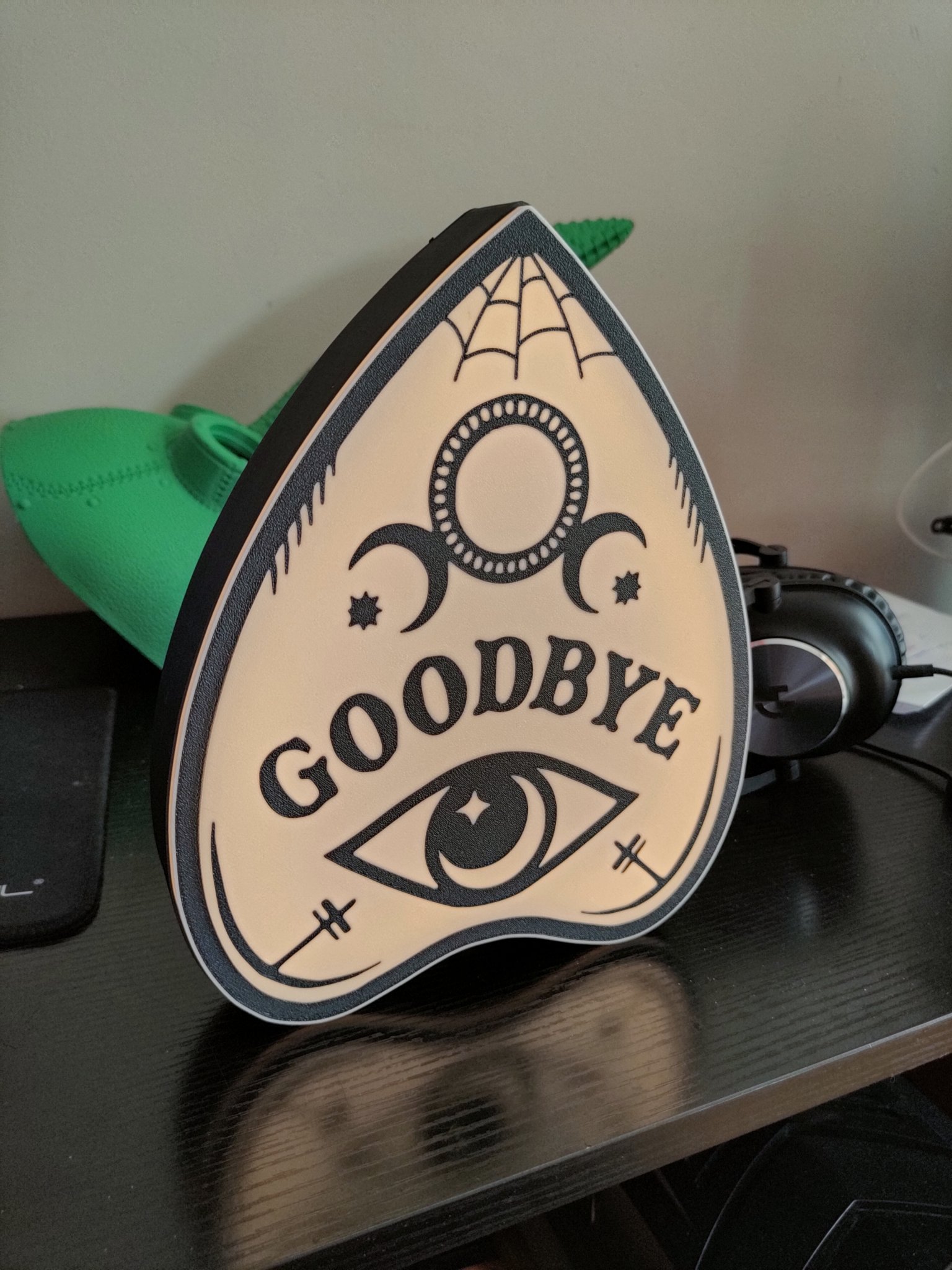 Hộp đèn lấy cảm hứng từ bảng Ouija cho trang trí Halloween