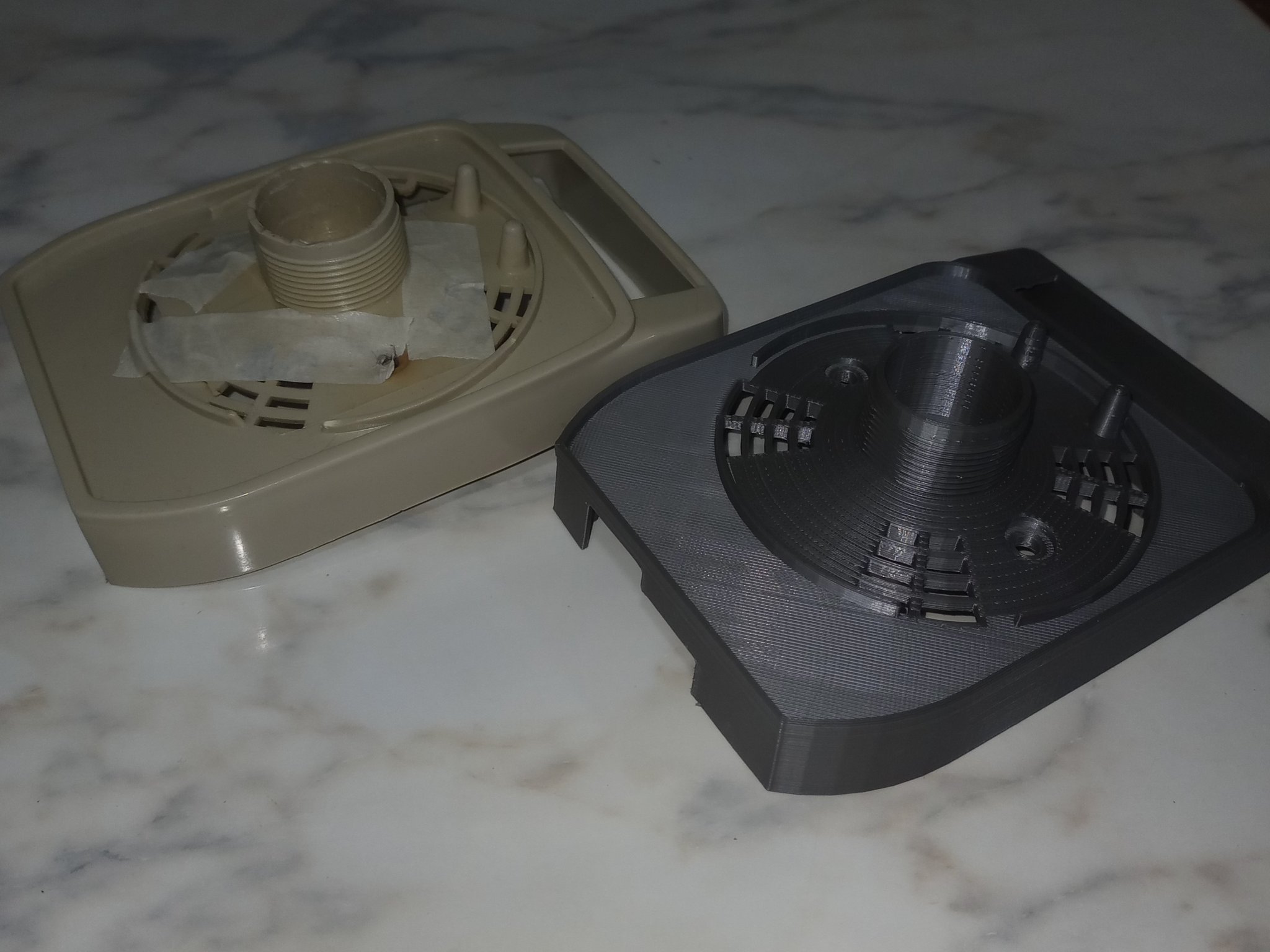 Nắp quạt được sao chép để thay thế nắp cũ hỏng