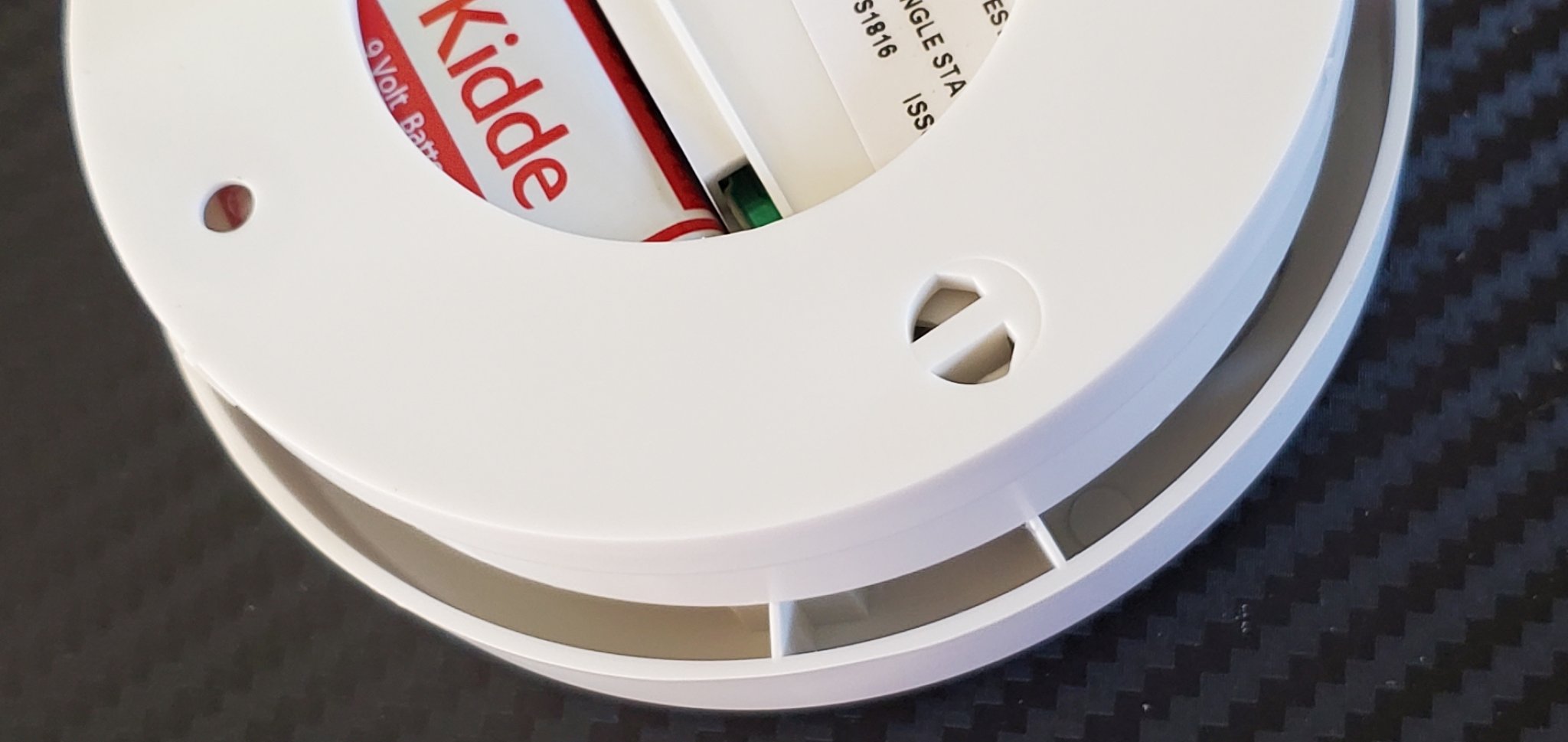 Giá đỡ cho máy dò khói Kidde 19040 lắp vào kệ Lack