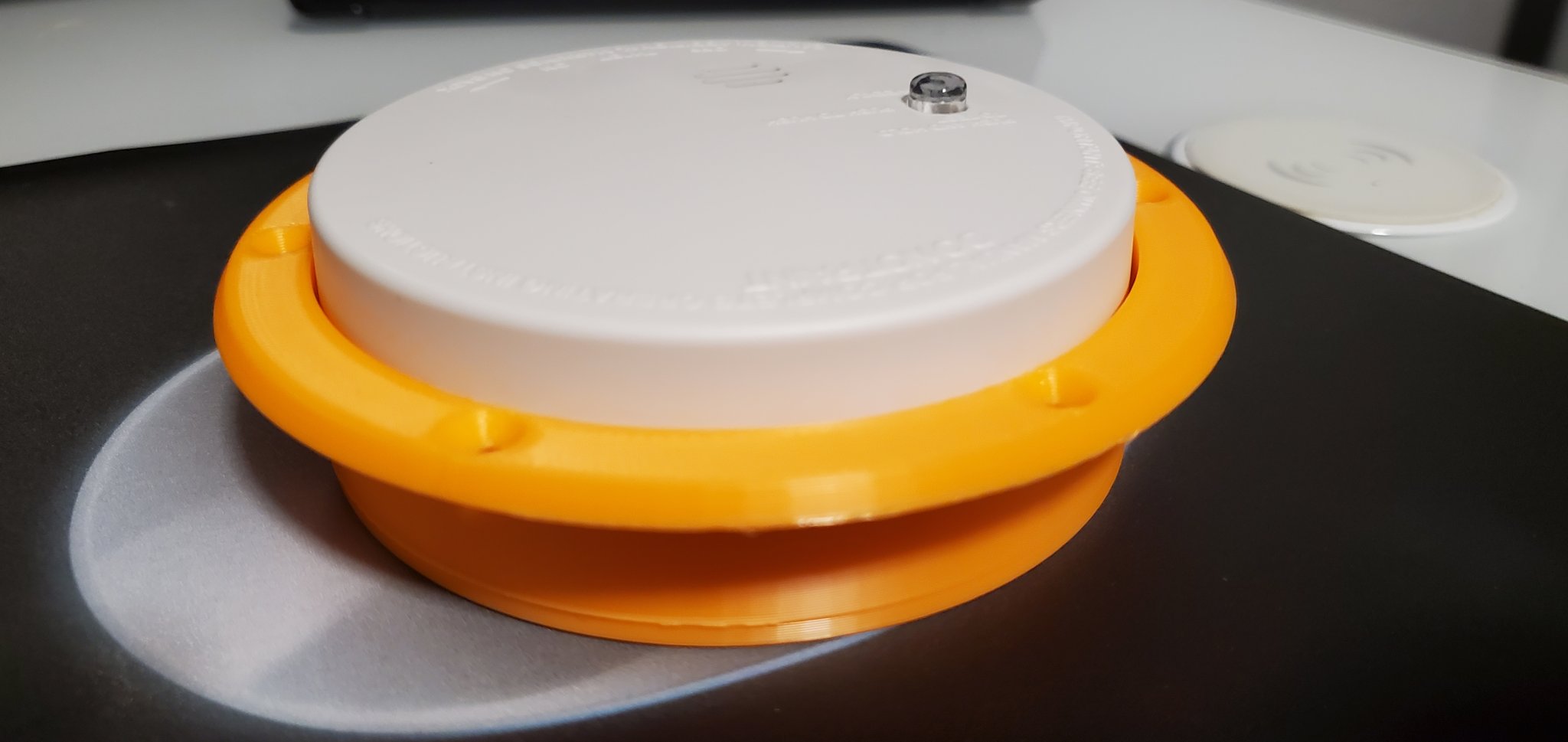 Giá đỡ cho máy dò khói Kidde 19040 lắp vào kệ Lack