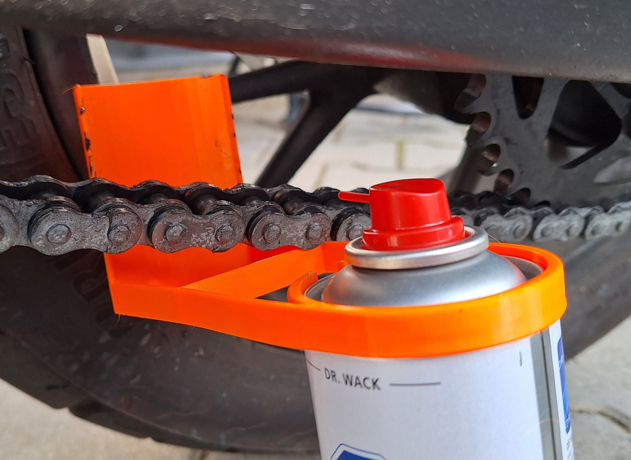 Bình xịt bảo vệ cho dầu bôi trơn xích xe máy