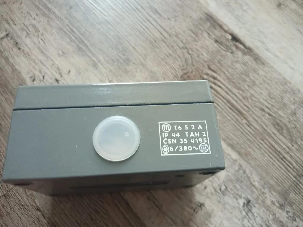 Nắp đậy lỗ trống cho hộp công tắc T6-30