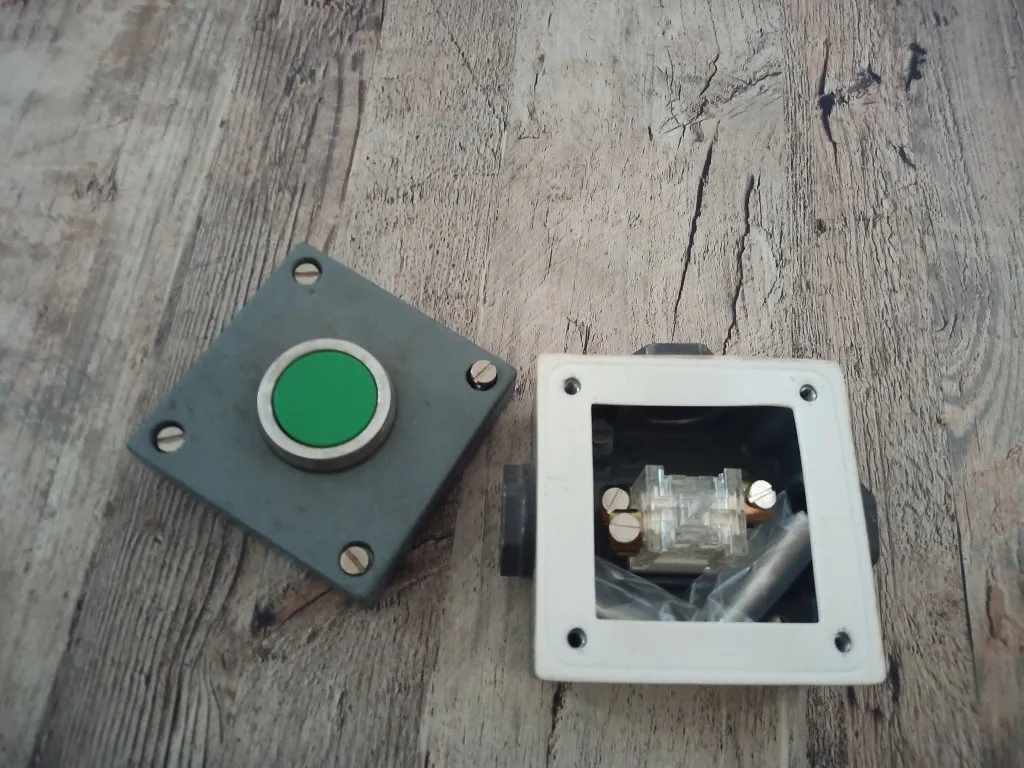 Hộp công tắc T6S1A cho công tắc Czechoslovak T6-30