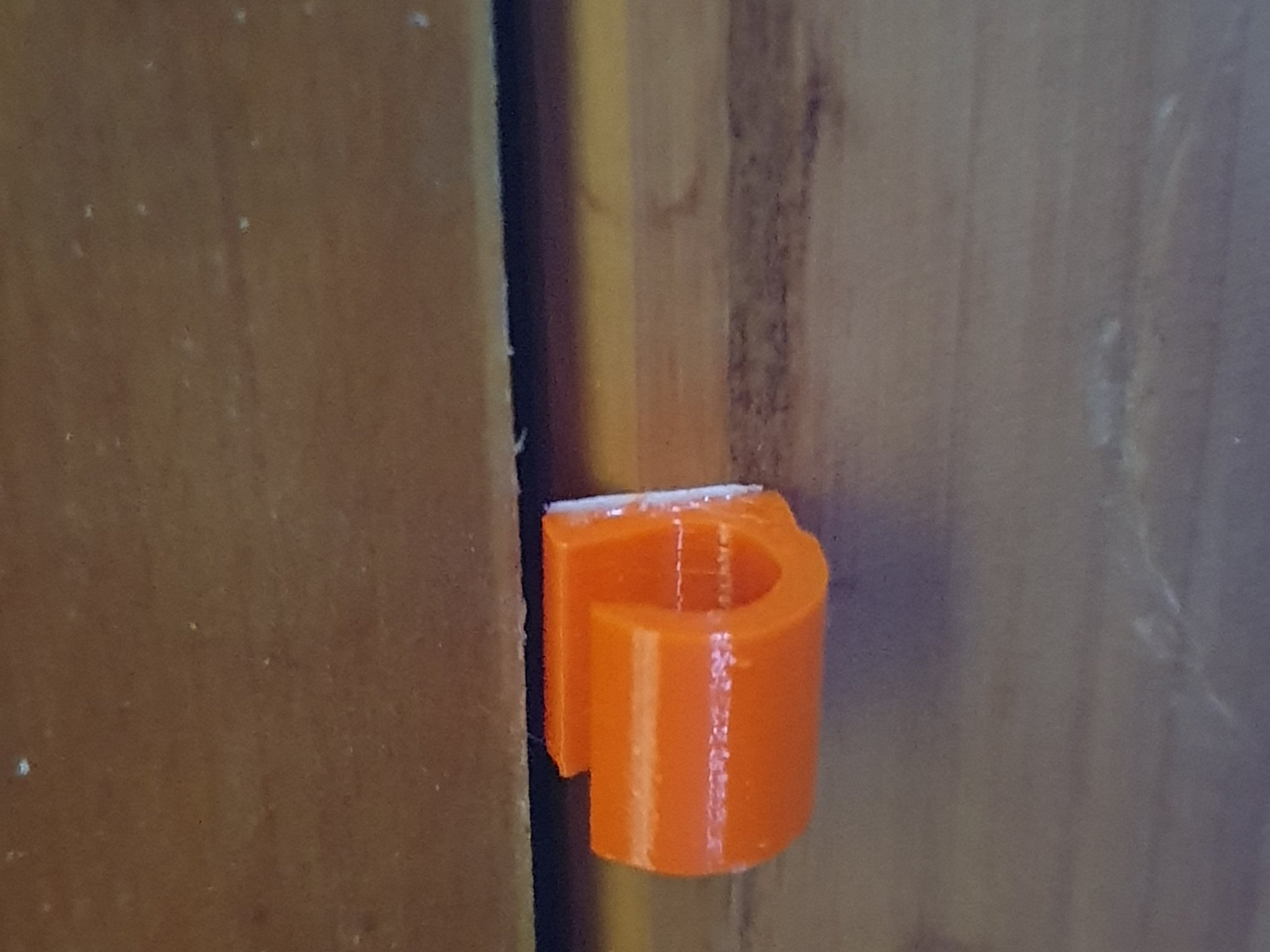 Kẹp dây cáp không cần vít dán tường