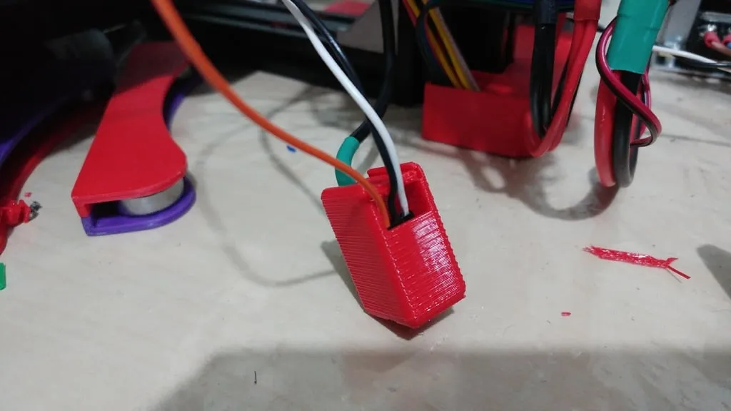 Hộp PCB cho mạch diode (dùng cho cảm biến từ tính) có nắp.