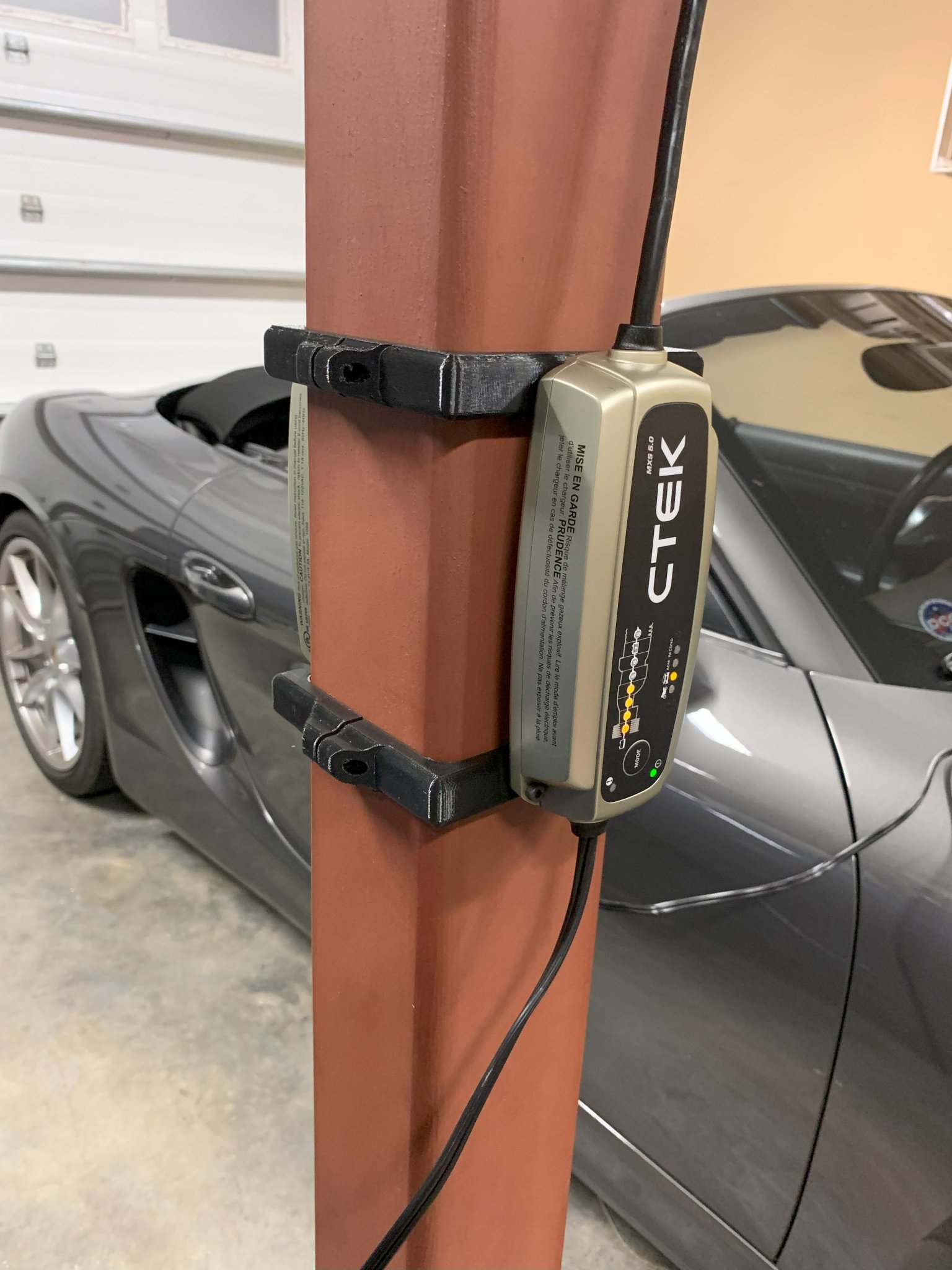 Giá đỡ pin cho thiết bị bảo trì ắc quy ô tô/mô tô