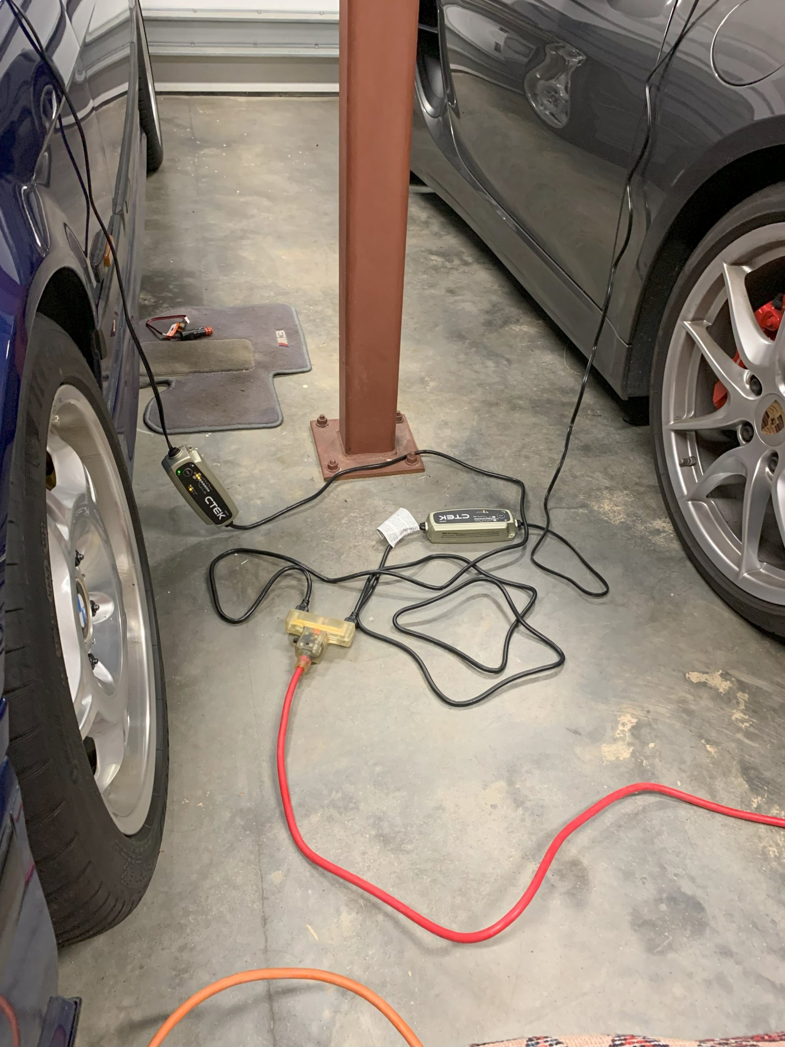 Giá đỡ pin cho thiết bị bảo trì ắc quy ô tô/mô tô