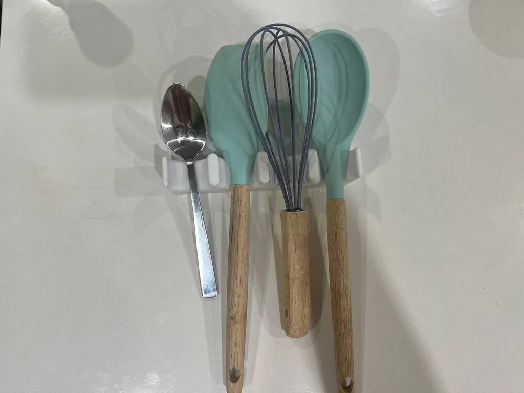 Giá đỡ dụng cụ nhà bếp tiện lợi cho việc nấu ăn