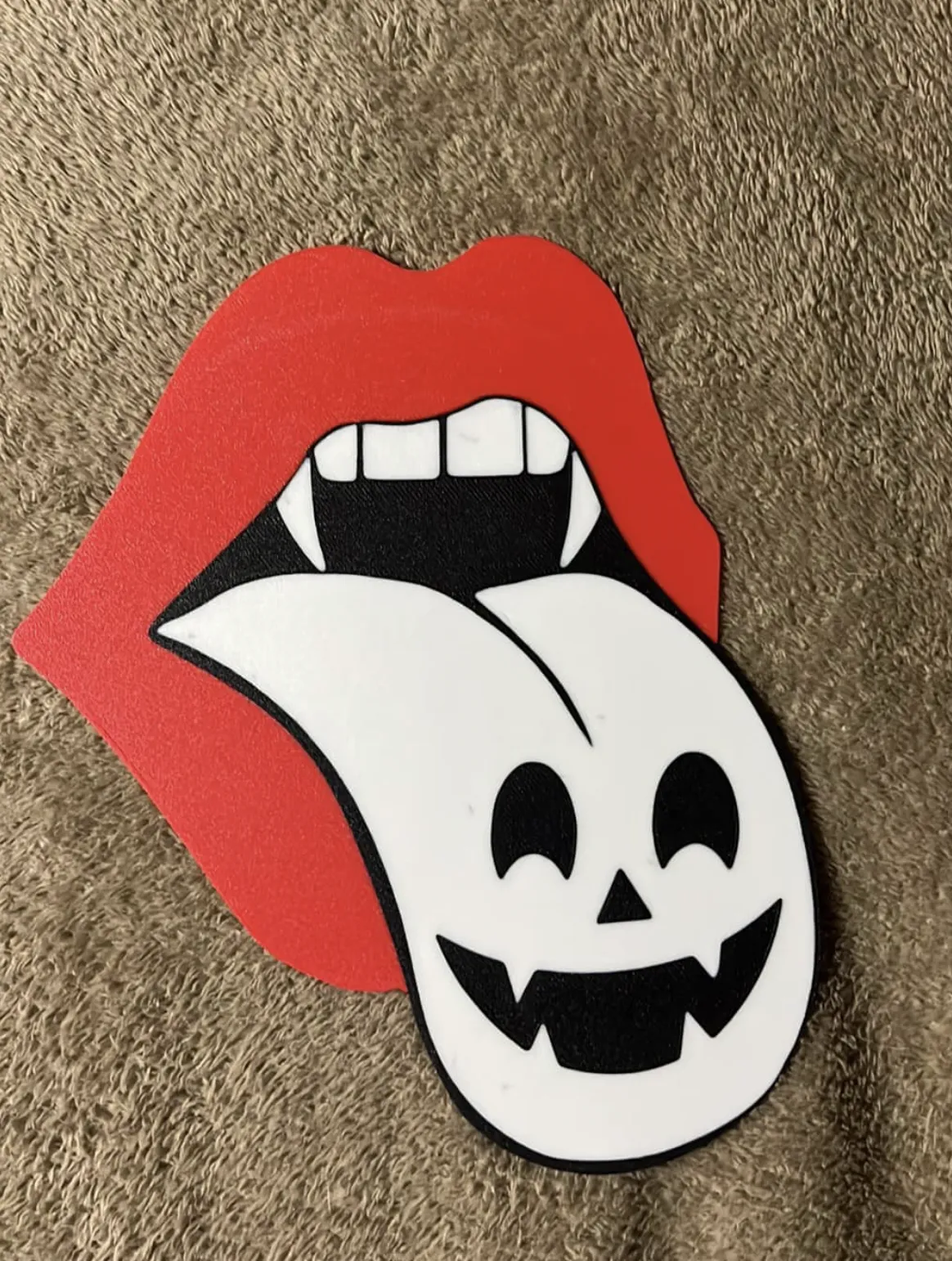 Xương lăn với phong cách Halloween độc đáo