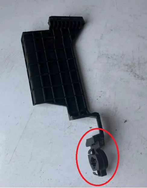 Điểm gắn giá đỡ bình ắc quy cho Citroen C4 Grand Picasso 2015