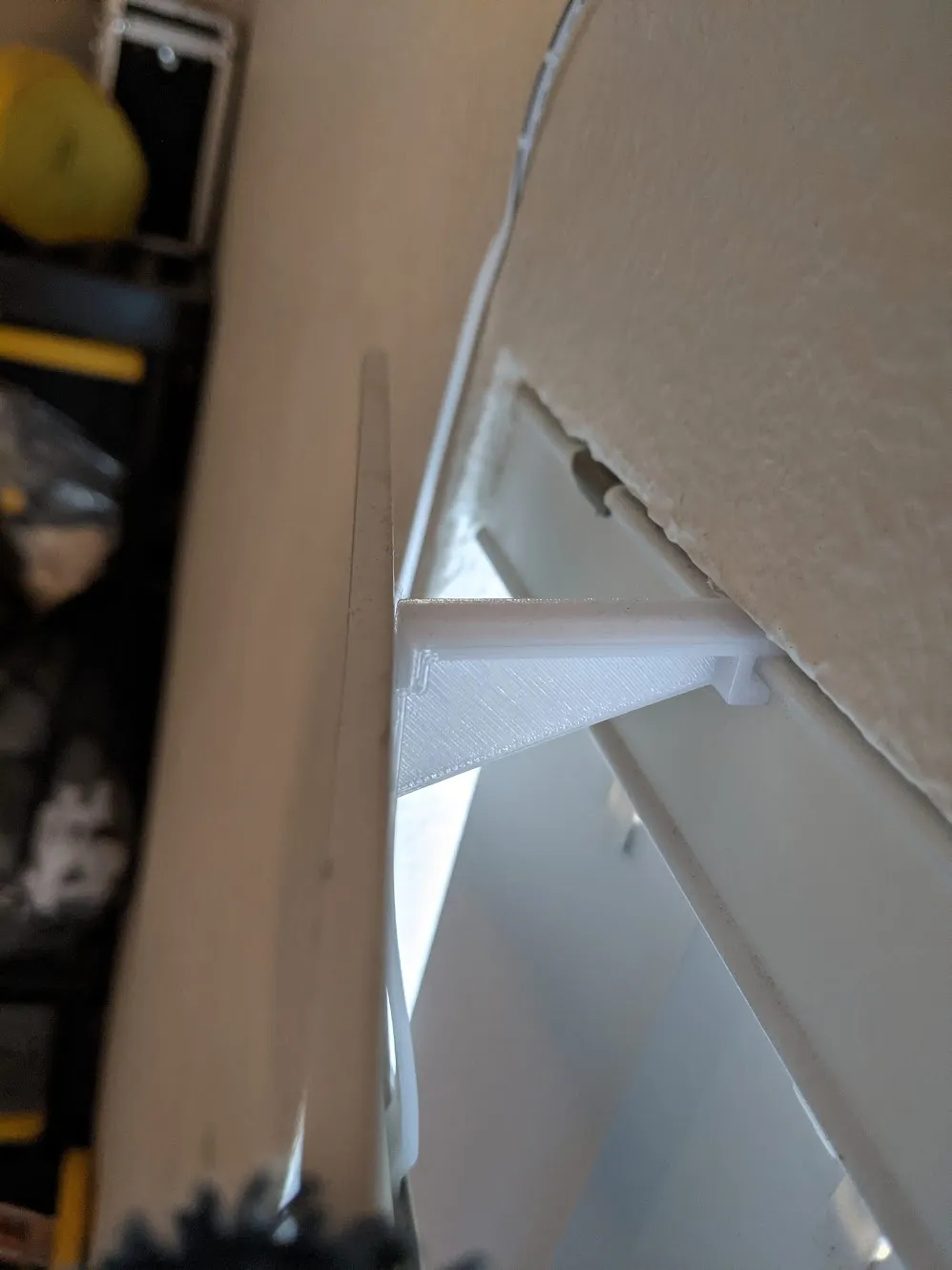 Bộ phận gắn bạt che cho rèm cửa sổ