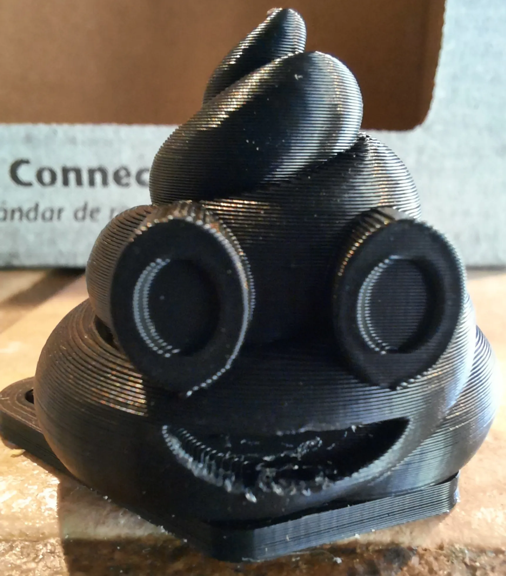 Chìa khóa đựng biểu tượng phân emoji nhỏ