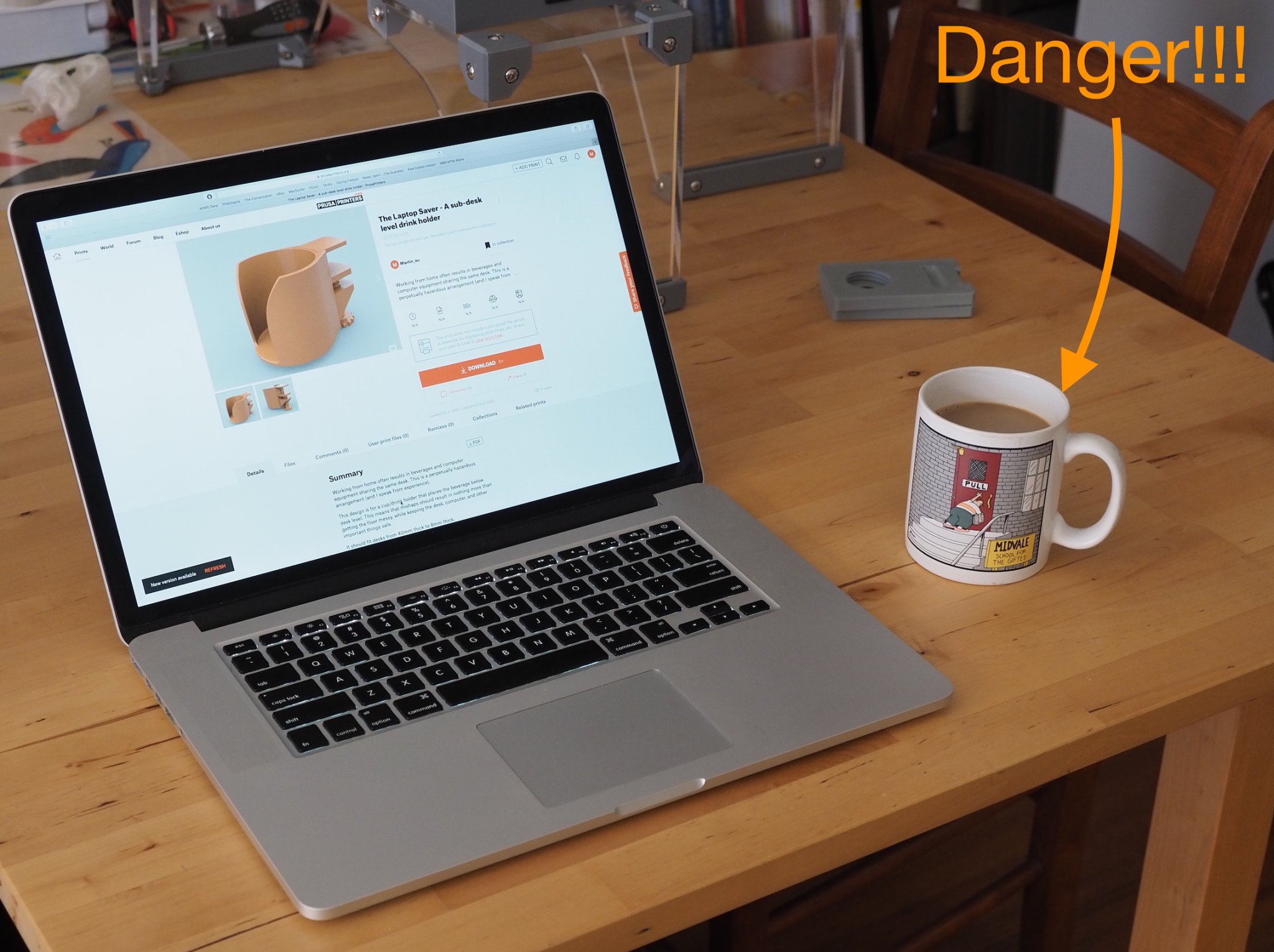 Giá đỡ đồ uống dưới mặt bàn cho laptop