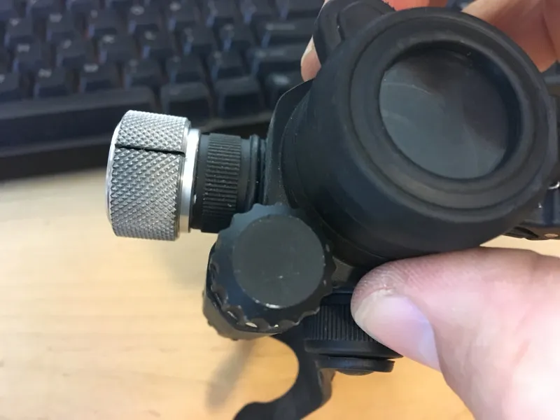 Modifíc AimPoint Turret với núm điều chỉnh khoảng cách