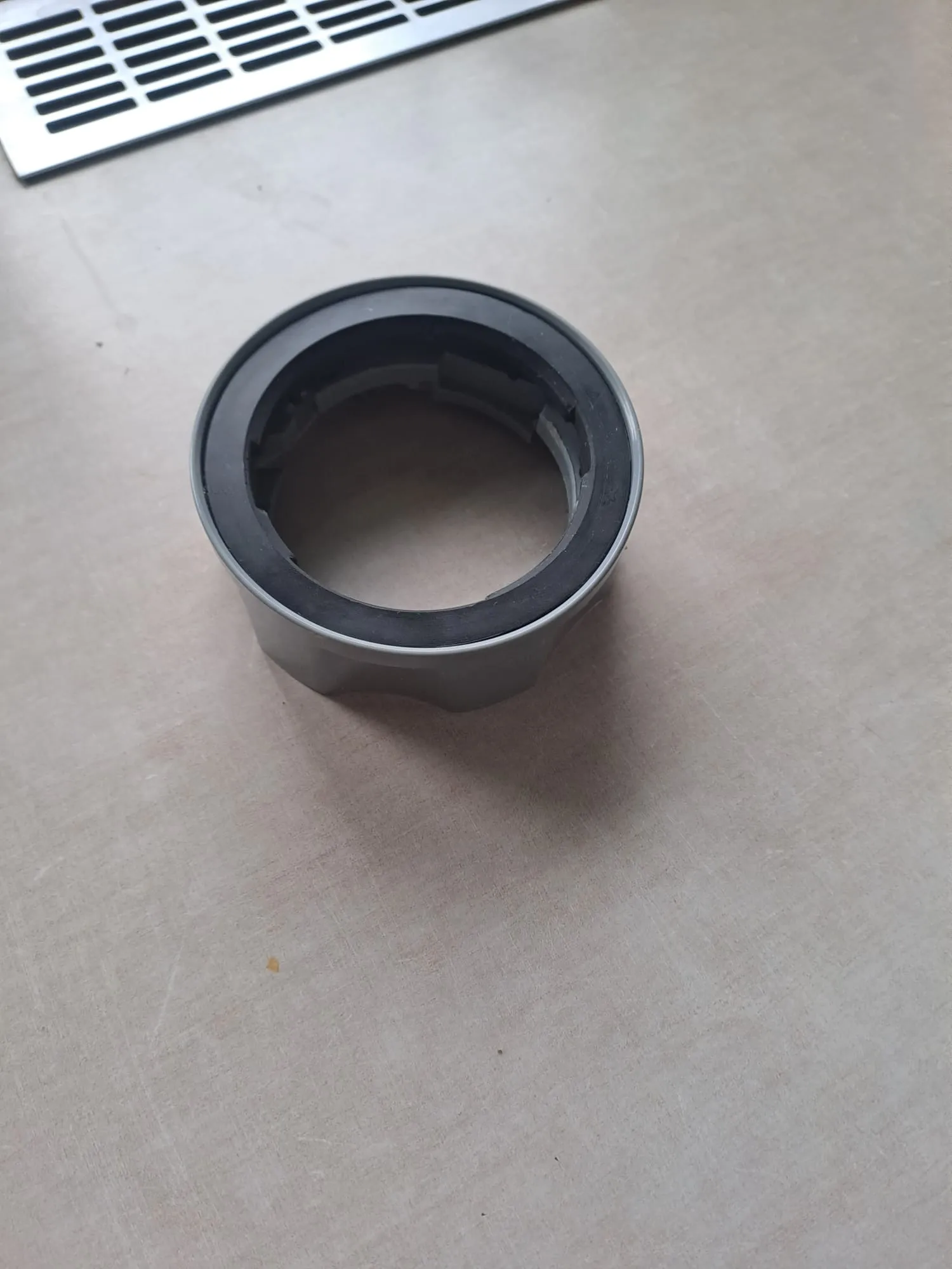 Cốc máy xay Beko TBN6602W với khung shim sửa chữa