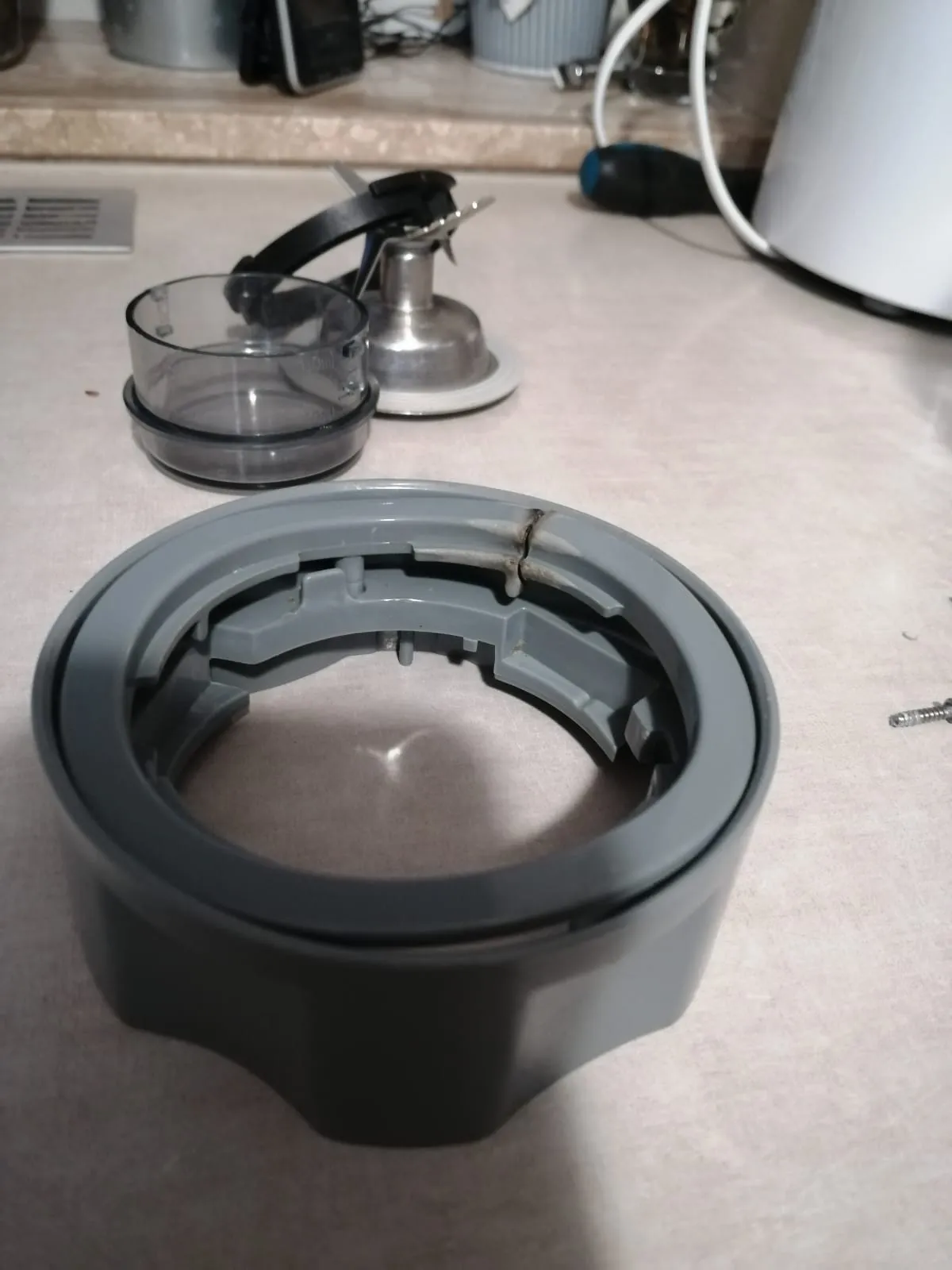 Cốc máy xay Beko TBN6602W với khung shim sửa chữa