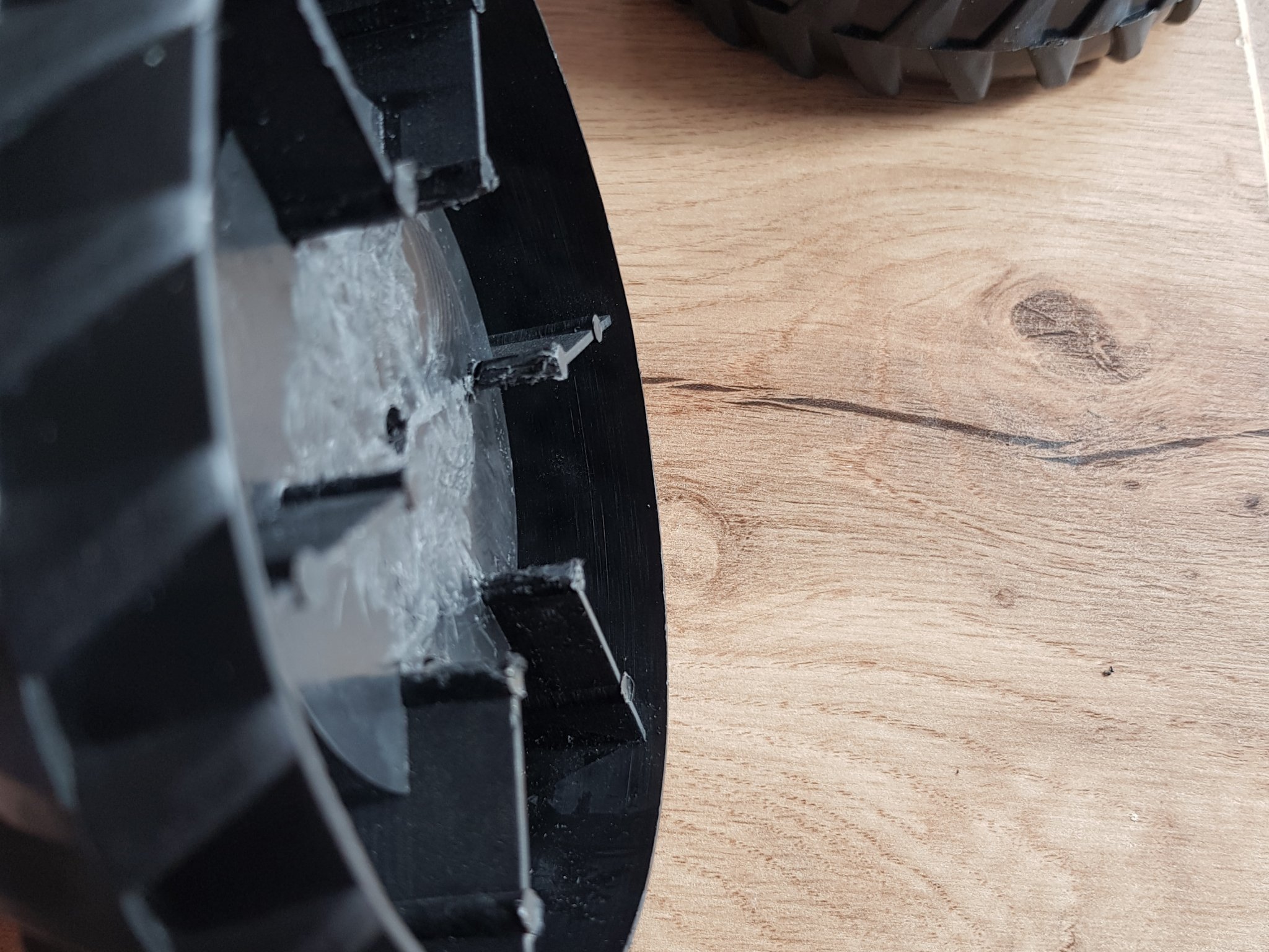 Hub bánh trước cho xe kéo nông trại RC F975