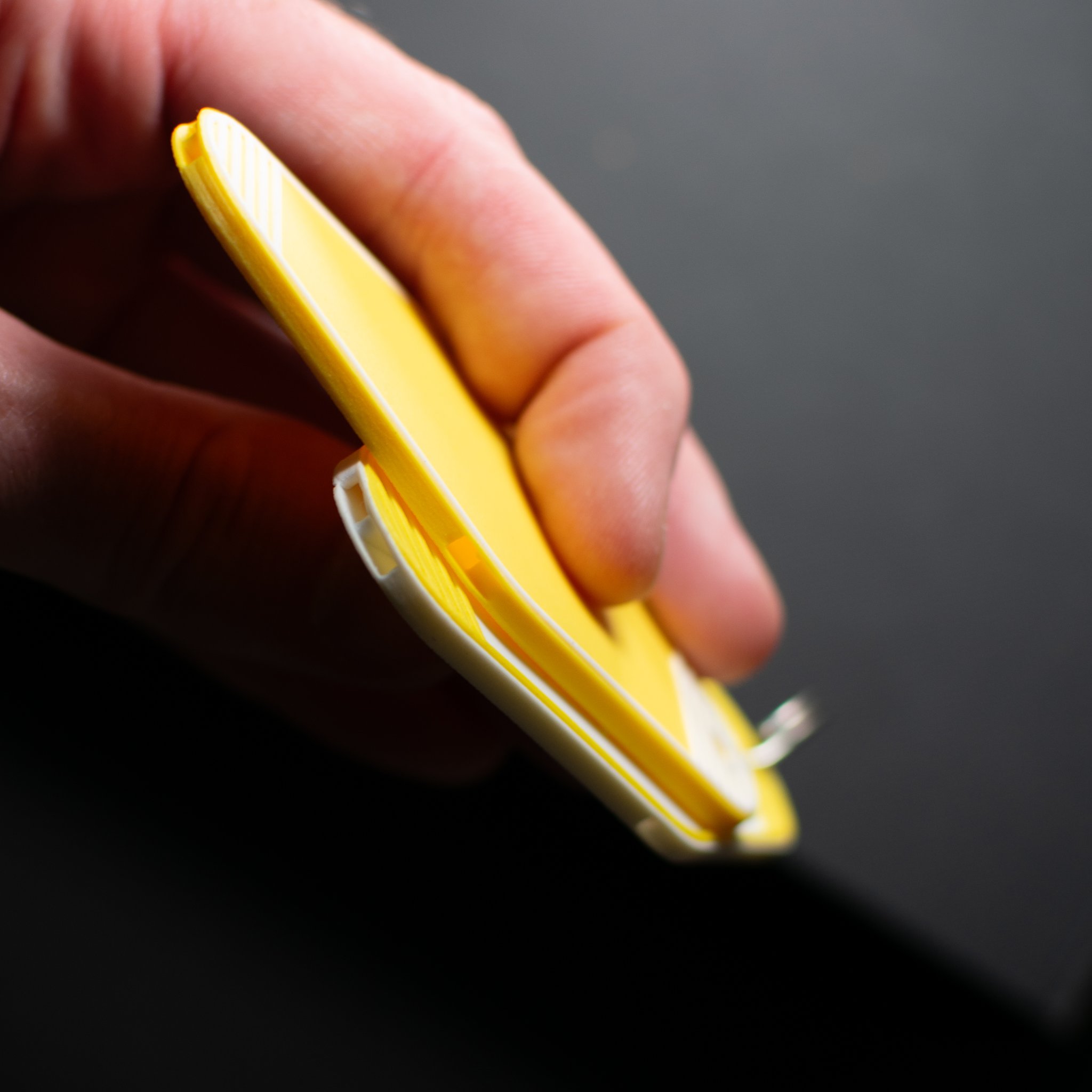 Thẻ khóa khách sạn tích hợp NFC và còi báo động