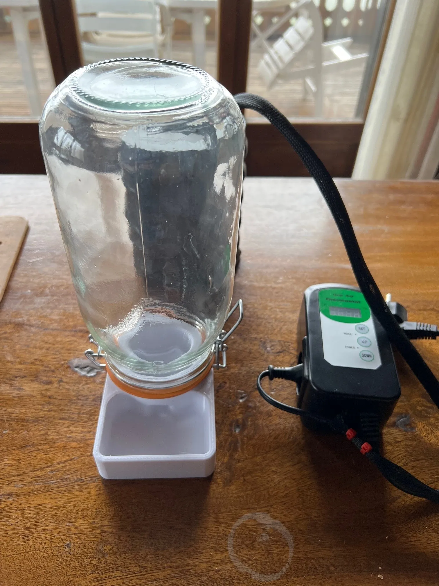 Bình nước cho gà trong hũ "Le parfait