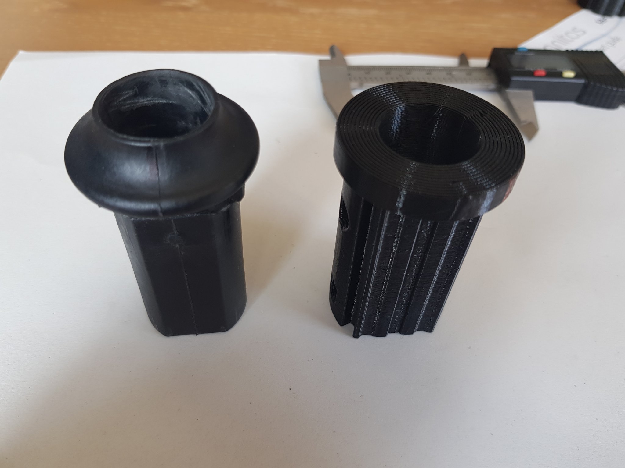 Scooter ba bánh Meteor Tucan với chi tiết nâng cấp tay lái