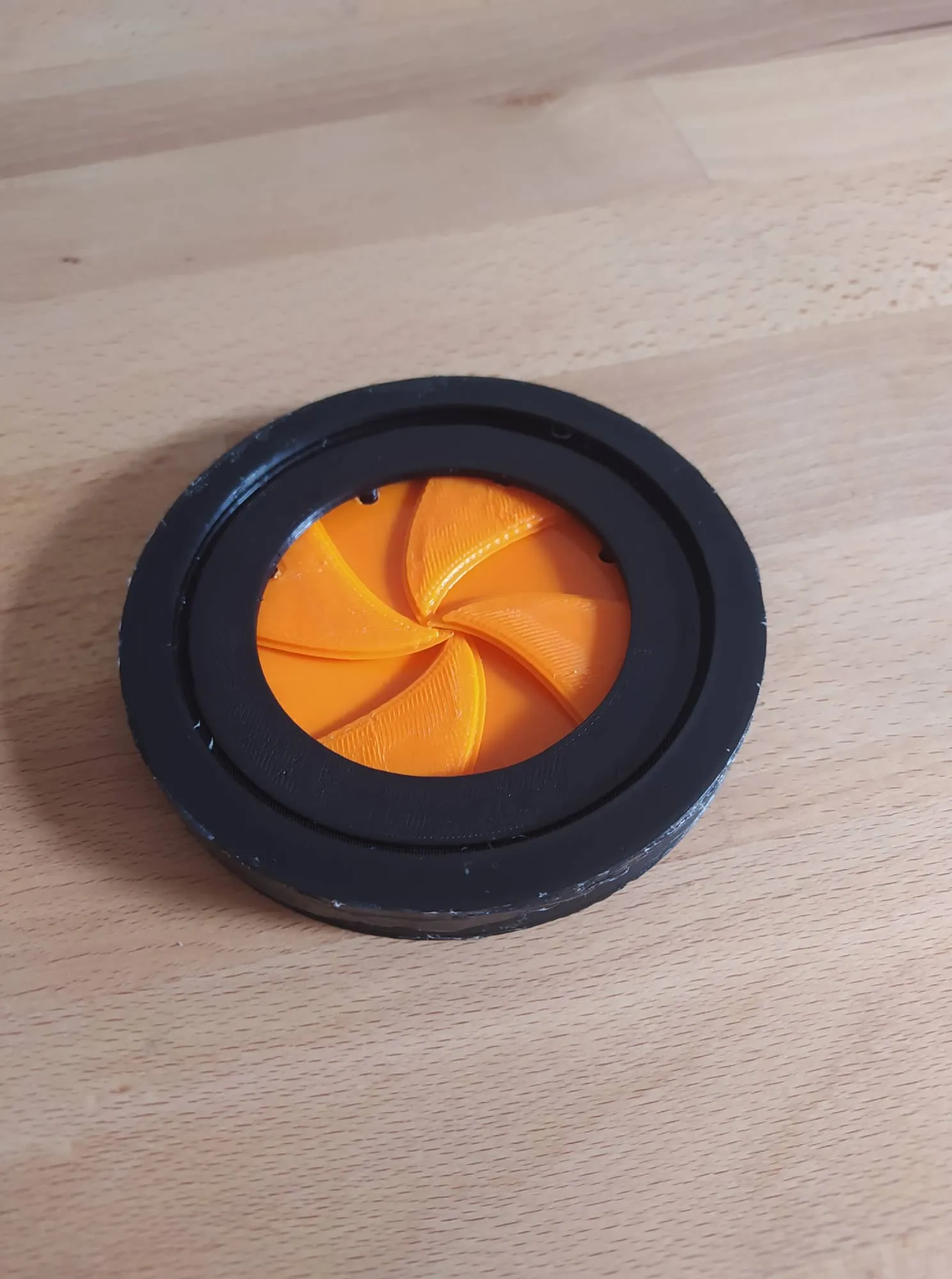 Cơ chế màn trập và iris cho lưu trữ đồ ngọt