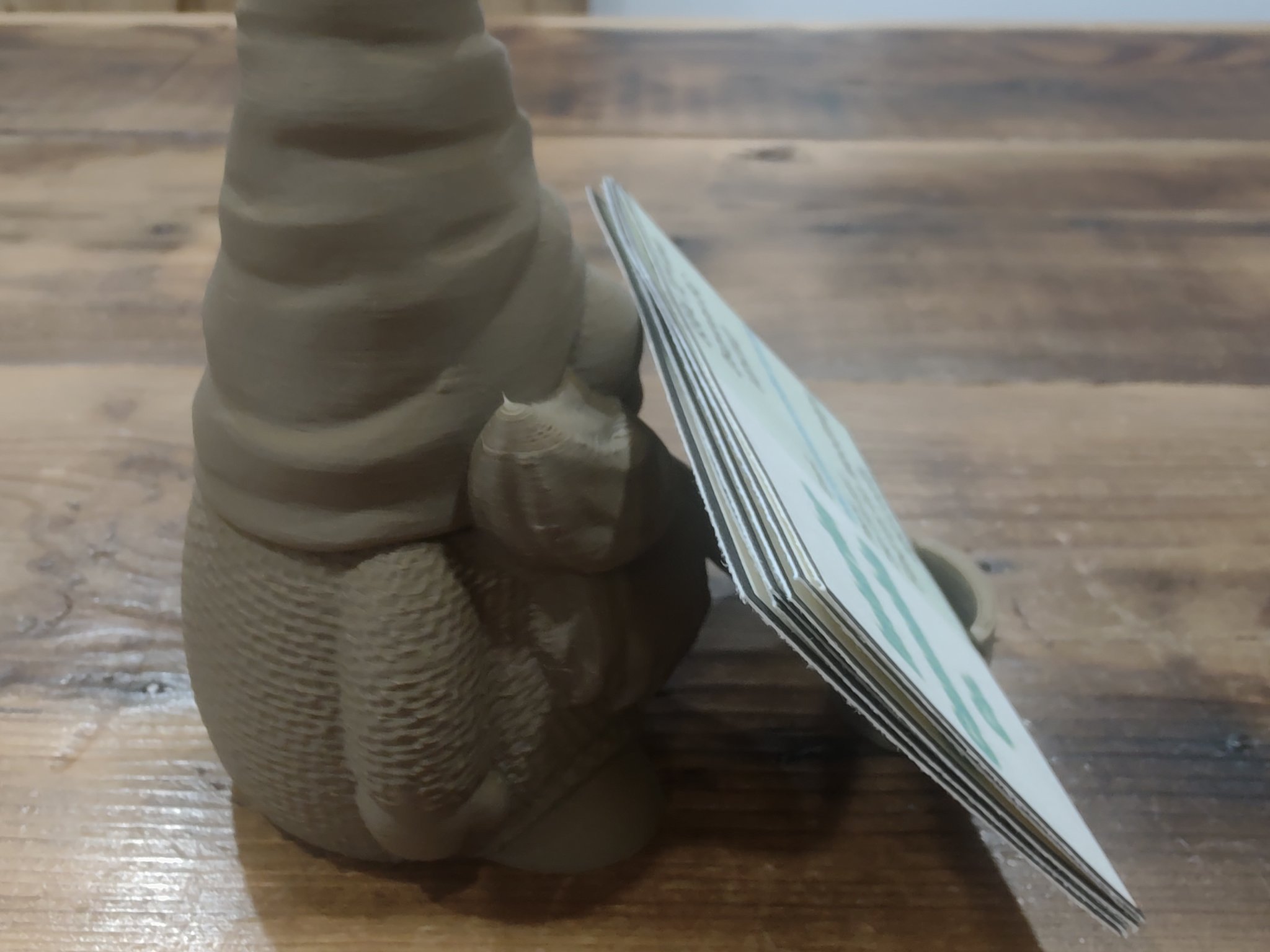 Giá đỡ danh thiếp Lappy, gnome say xỉn độc đáo