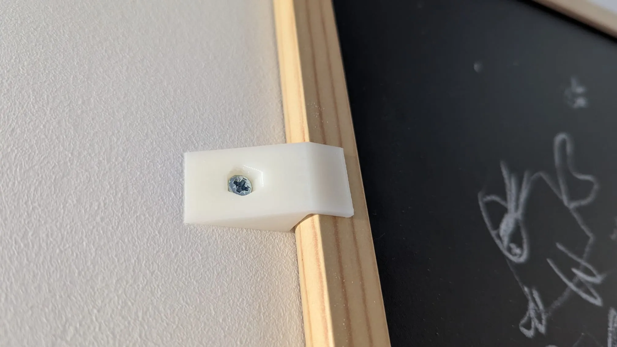 Giá đỡ treo bảng đen cho tường 13 mm