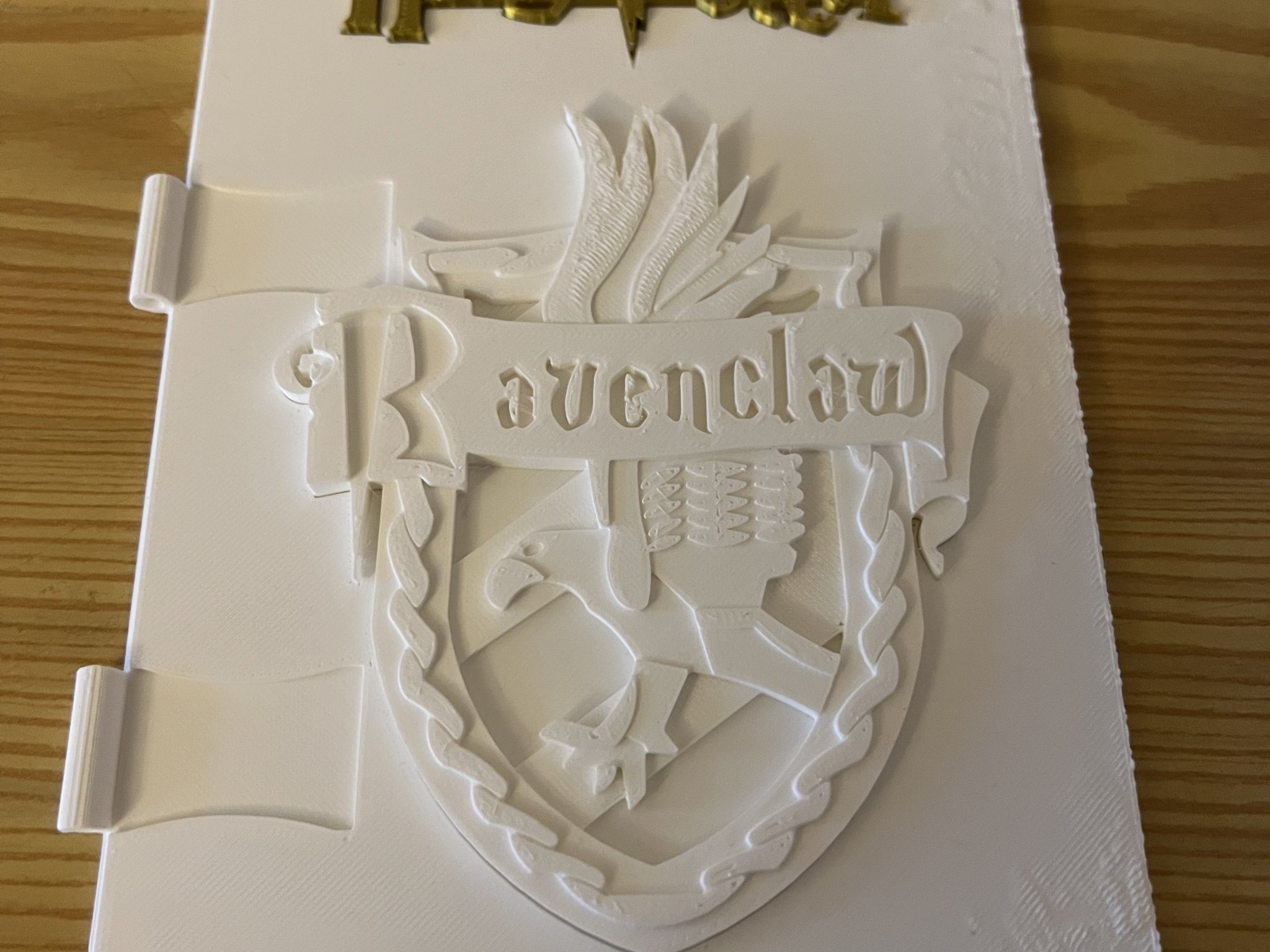 Desky và biểu tượng cho hộp sách Harry Potter